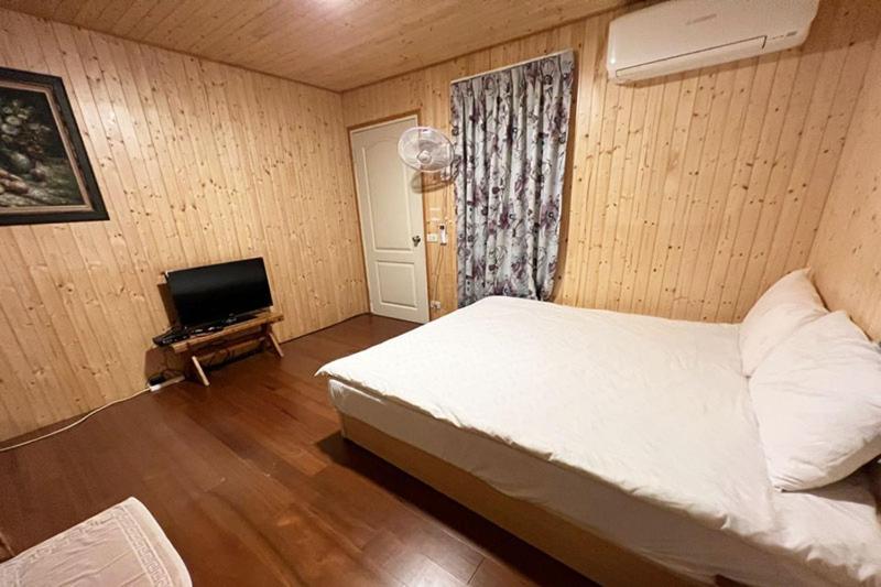 Double Room with Private Bathroom-D2 photo 1