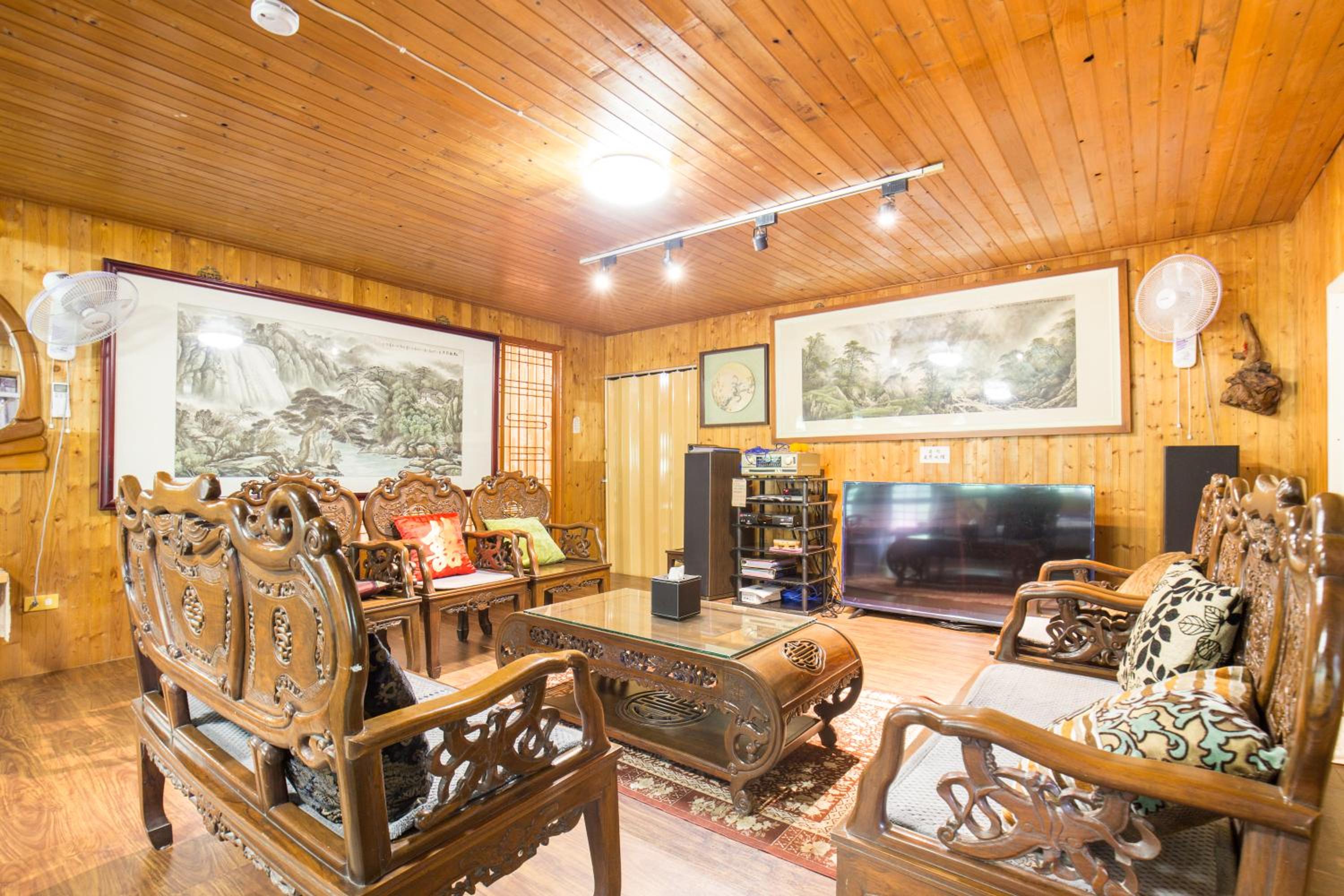 Family Connecting Room with KTV photo 1
