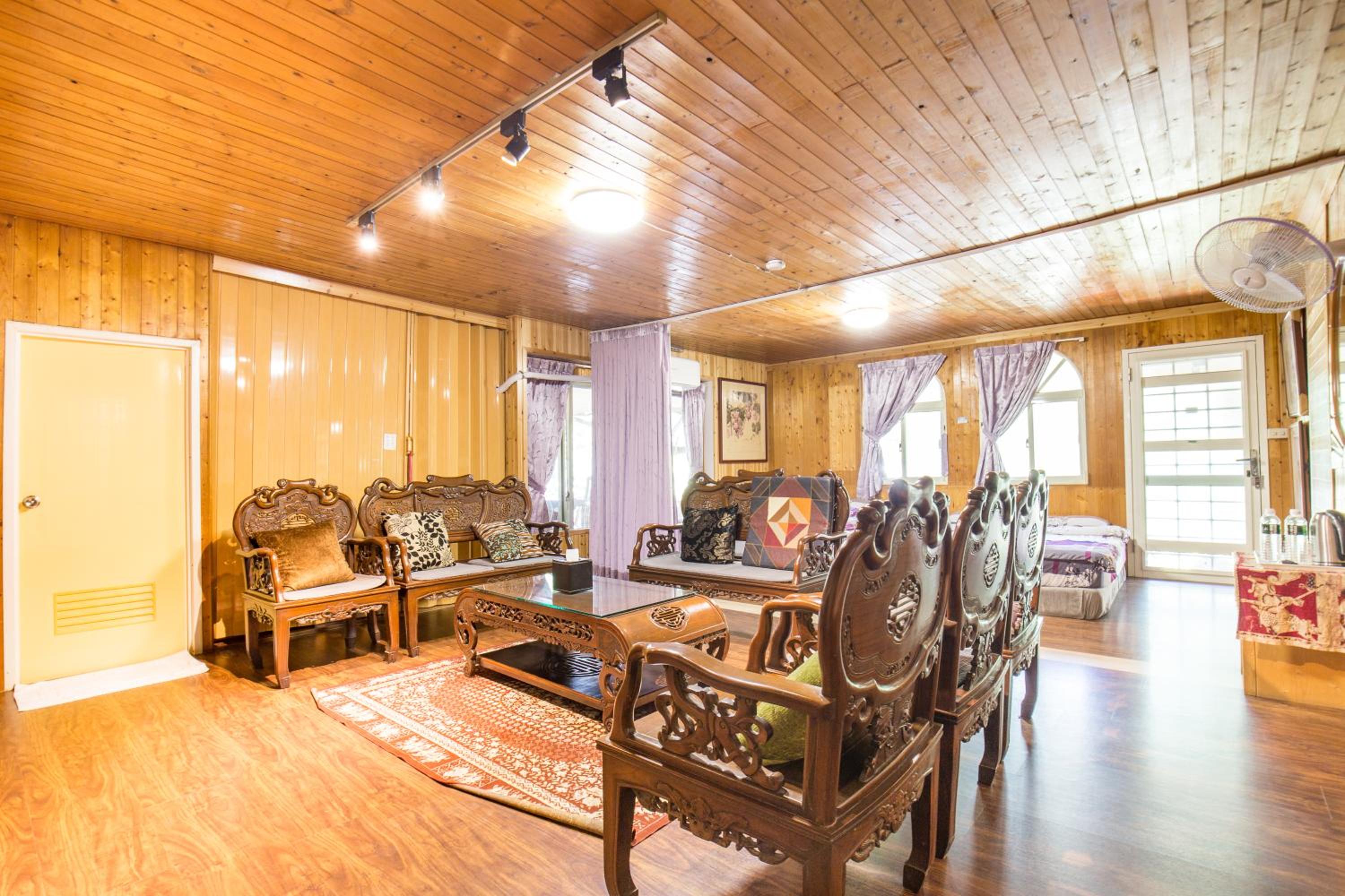 Family Connecting Room with KTV photo 3