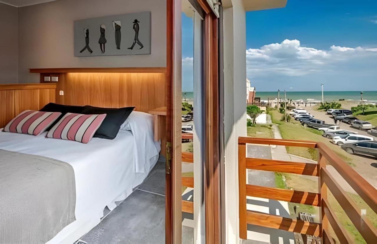Double Room with Balcony and Sea View photo 3