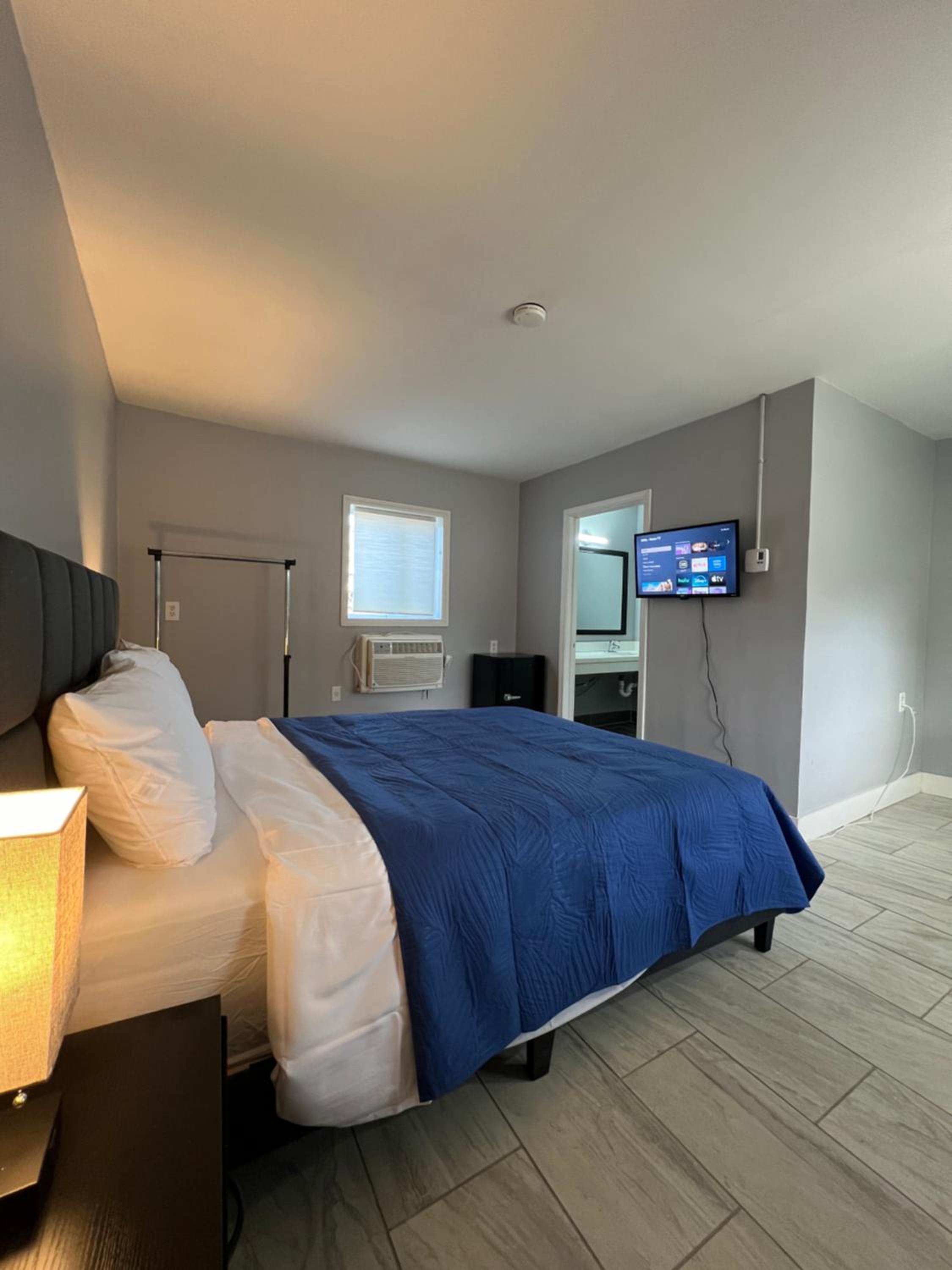 Queen Room photo 1