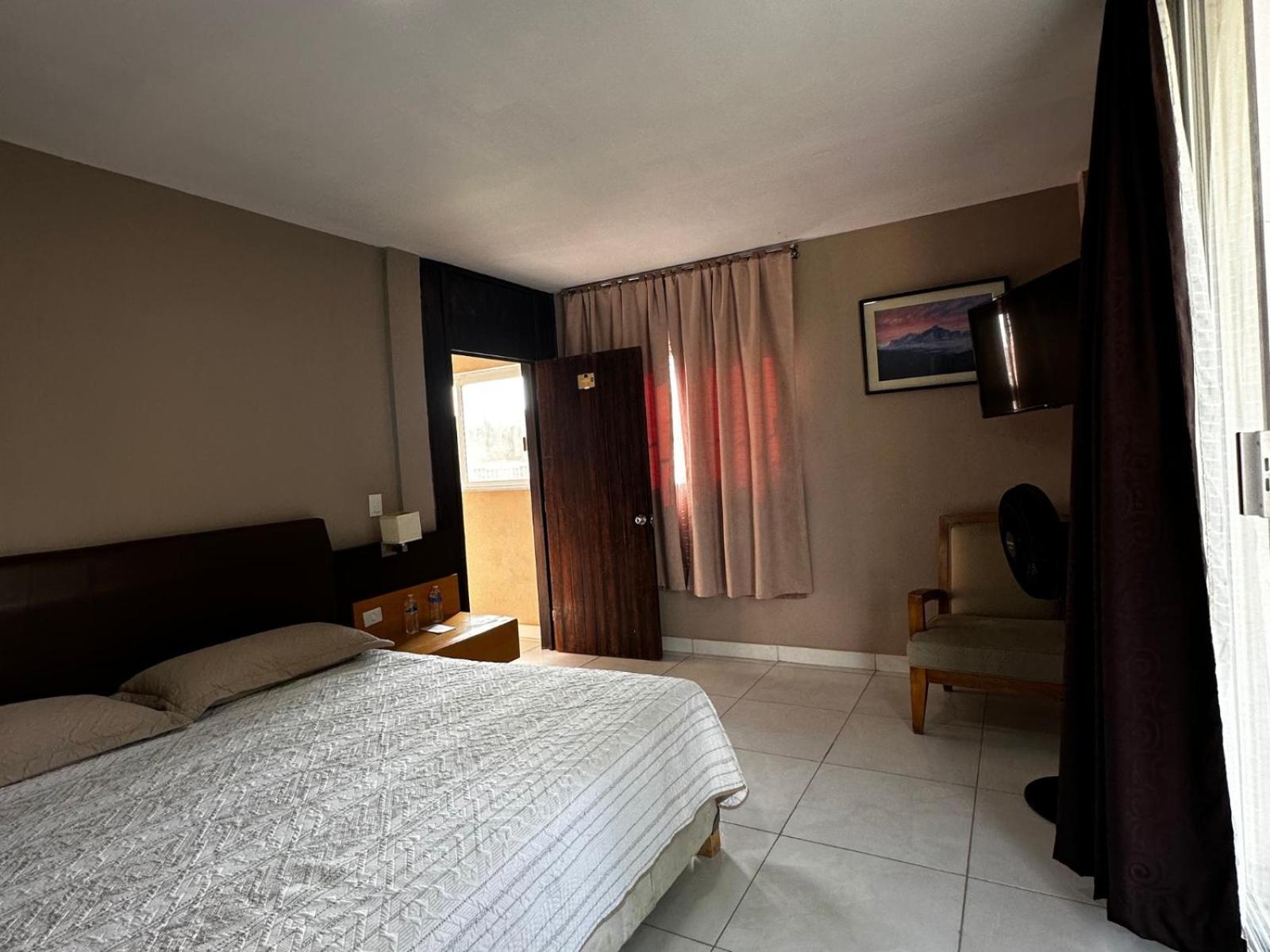 Deluxe Double Room with Balcony photo 3