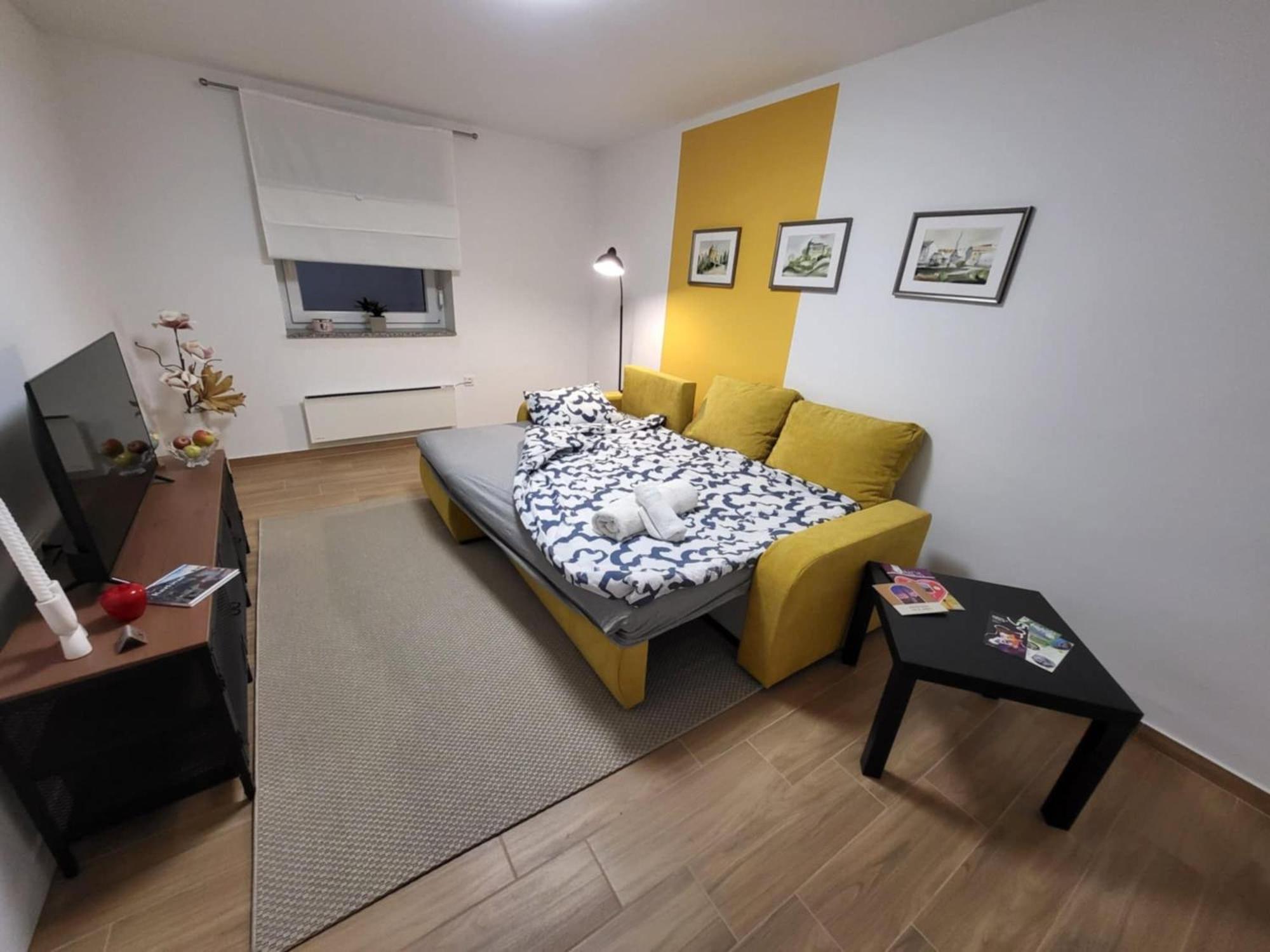 One-Bedroom Apartment photo 1