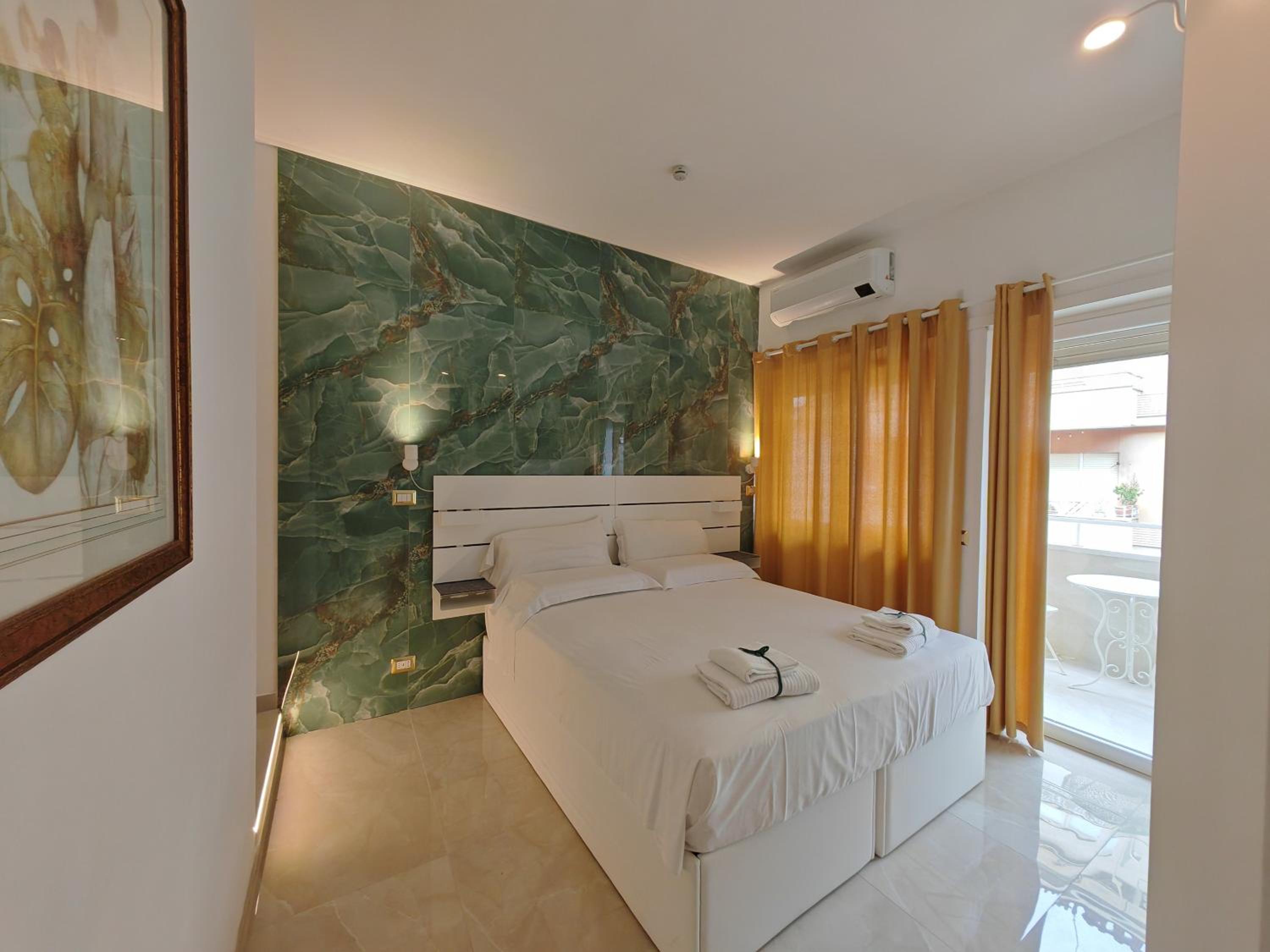 King Room with Balcony photo 3