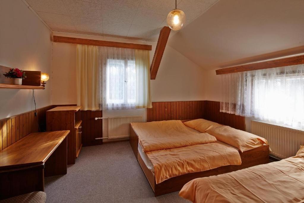 Quadruple Room with Shared Bathroom photo 3
