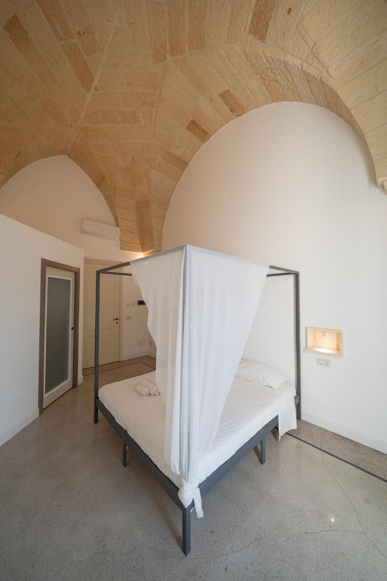 One-Bedroom Apartment with Balcony photo 2