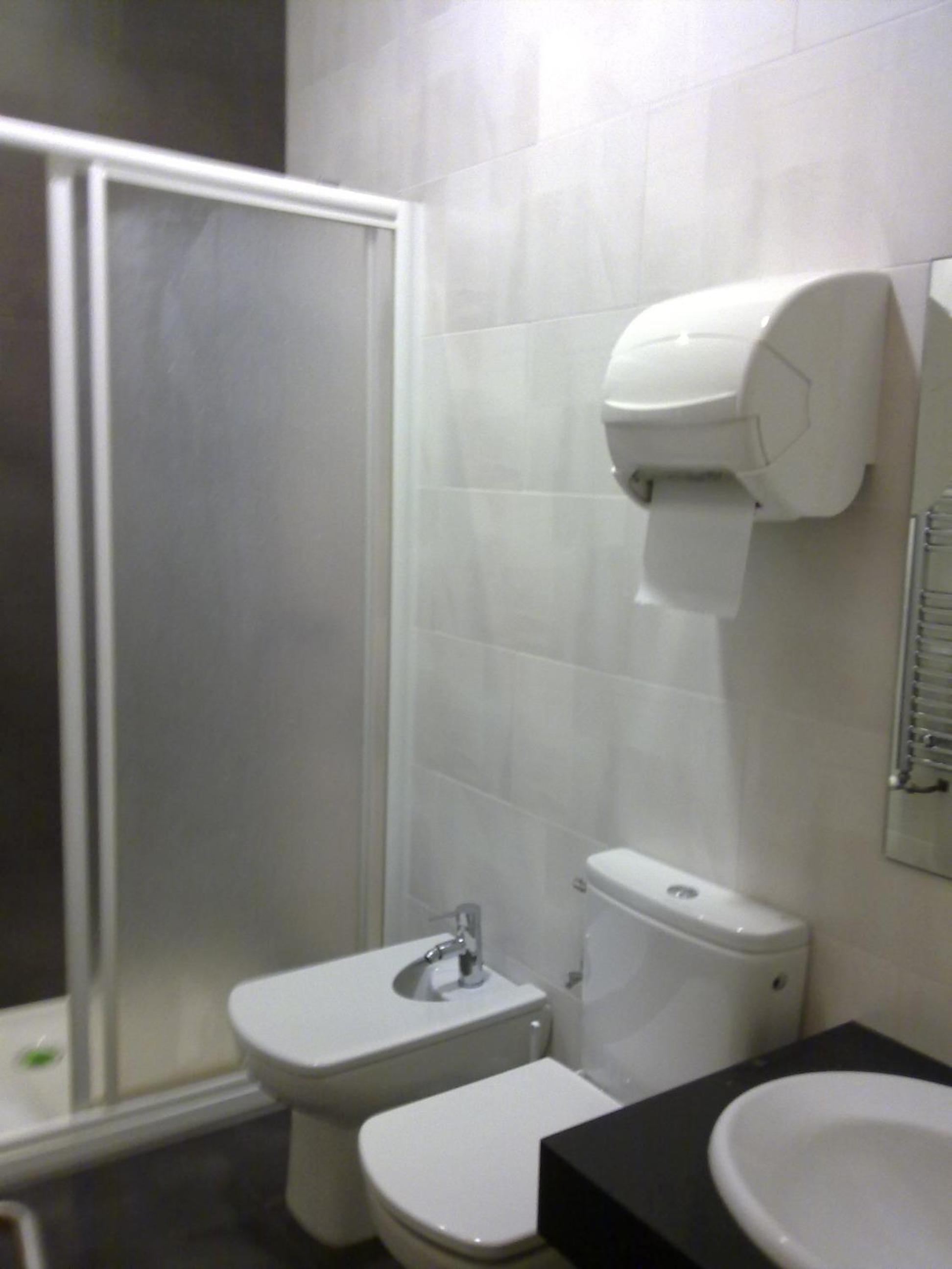 Twin Room with Shared Bathroom photo 3