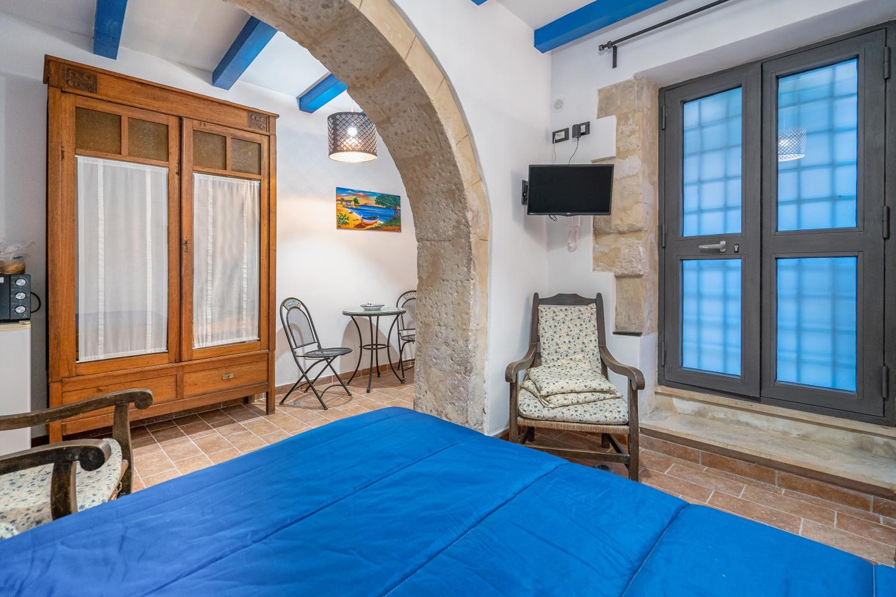 Superior One-Bedroom Apartment