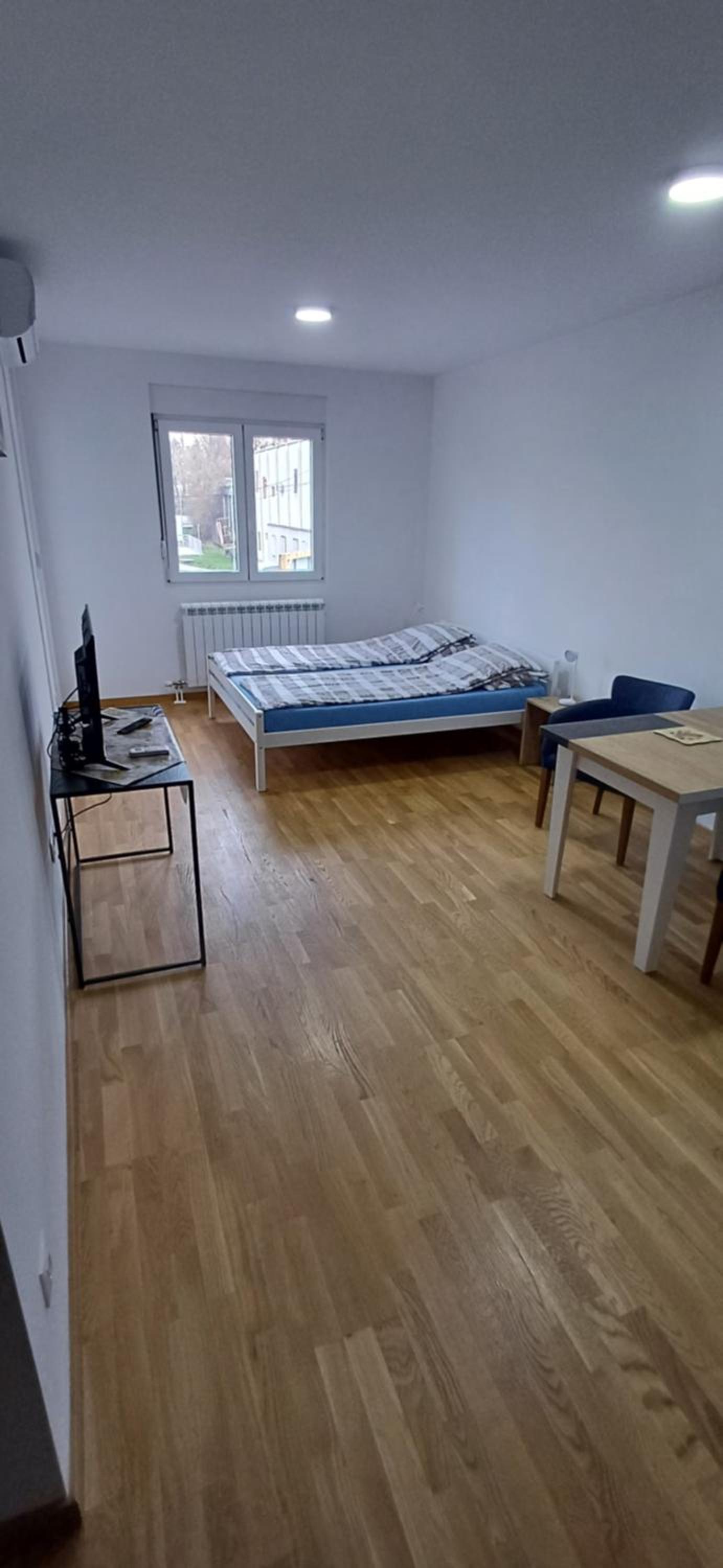 One-Bedroom Apartment with Balcony photo 3
