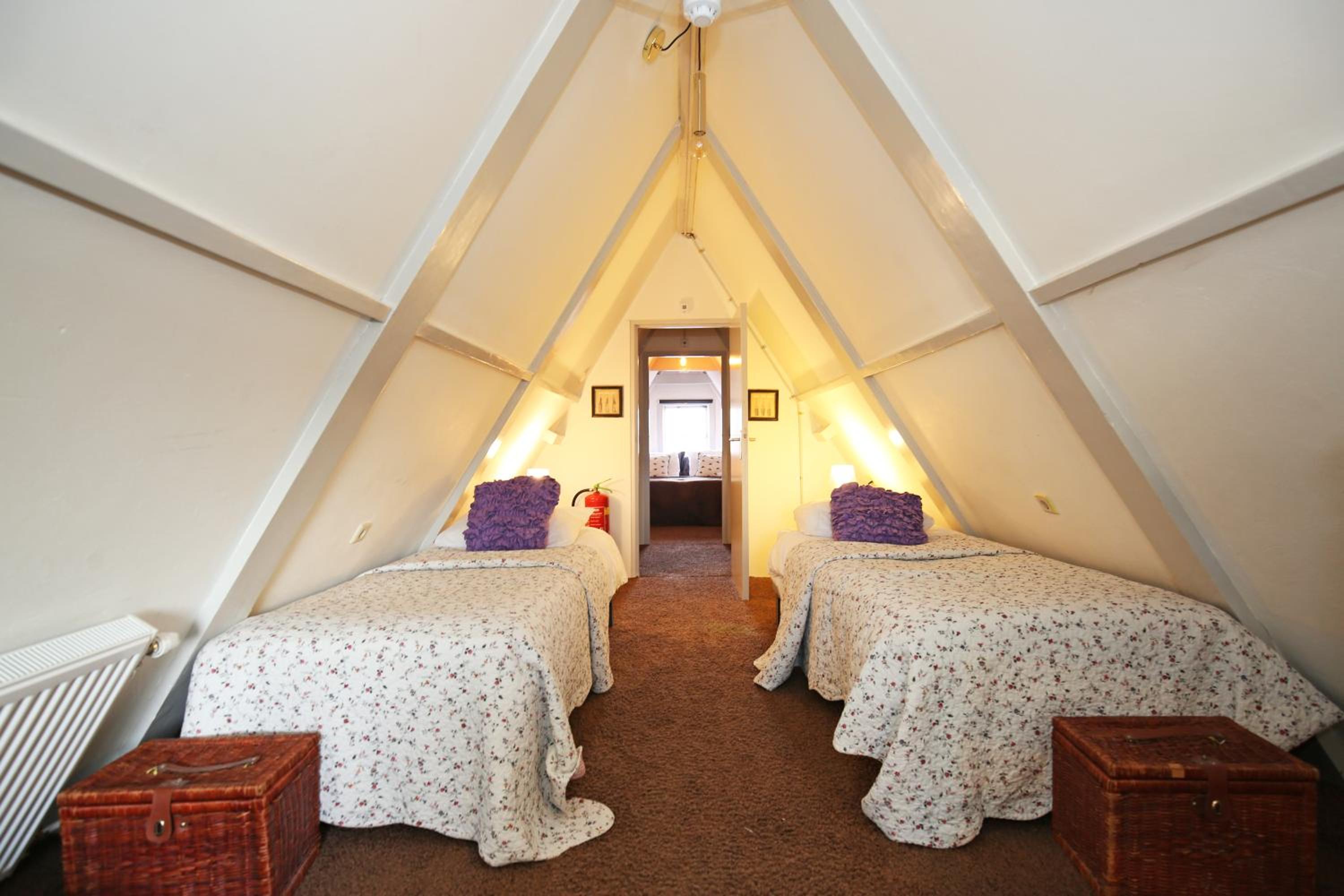 Quadruple Room with Private Bathroom photo 3