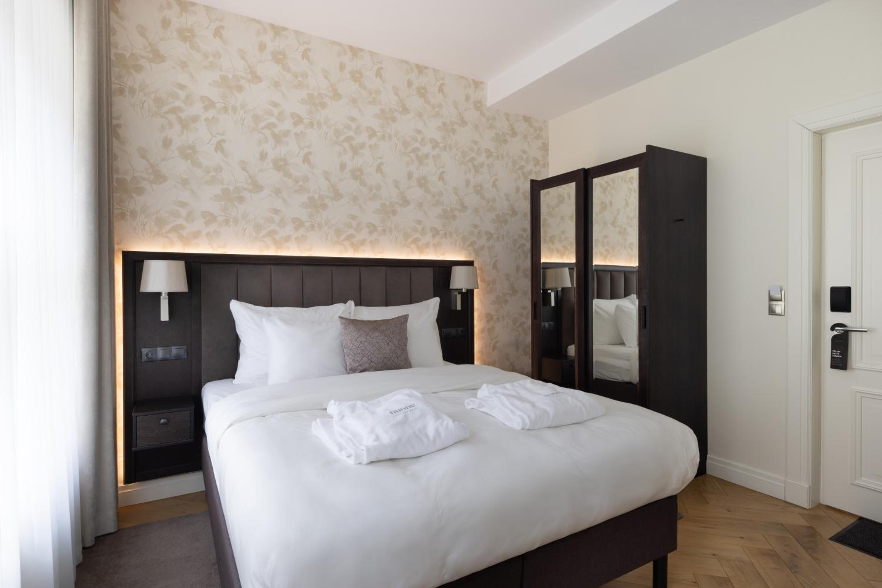 Small Double Room - Photo 2