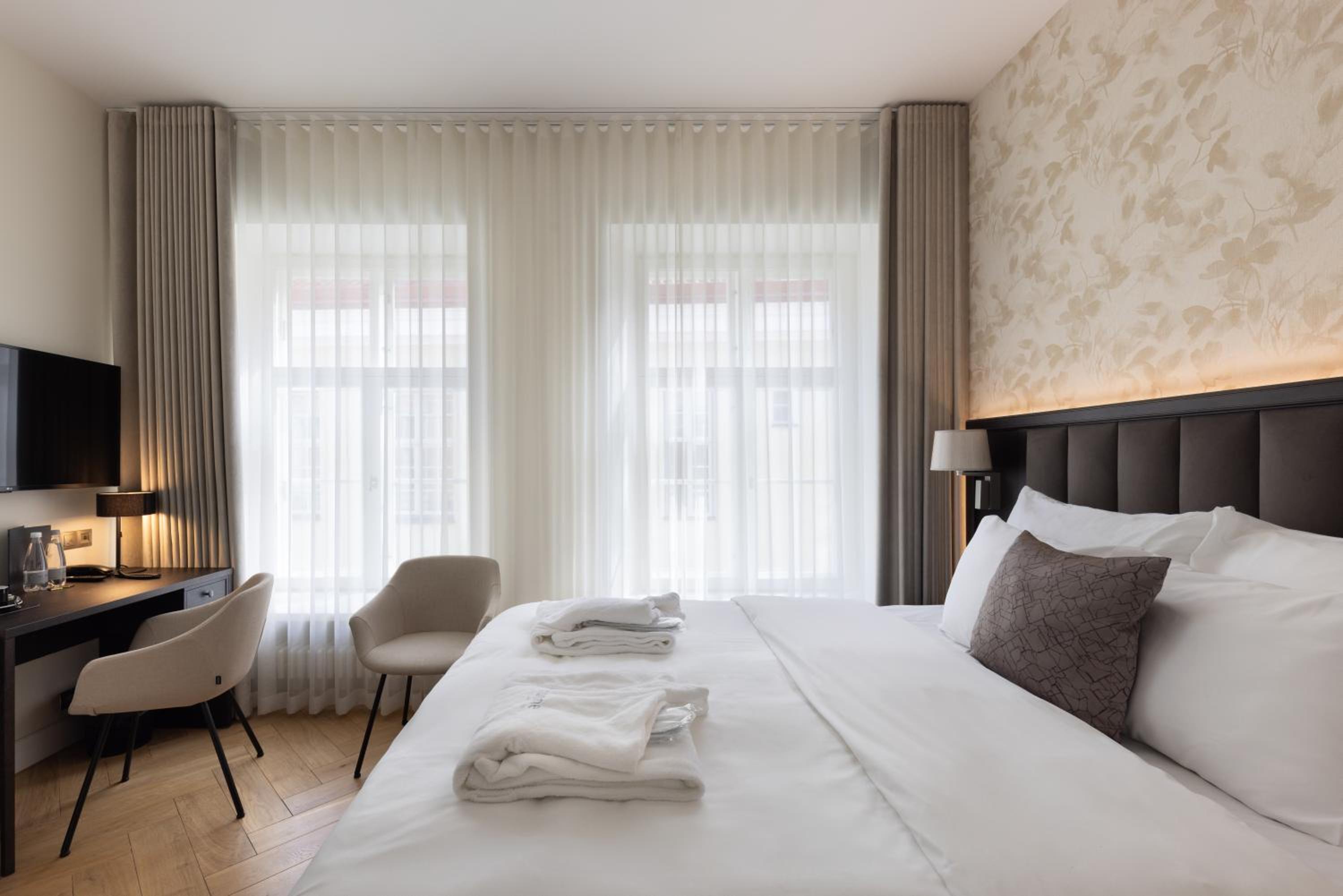 Small Double Room - Photo 1