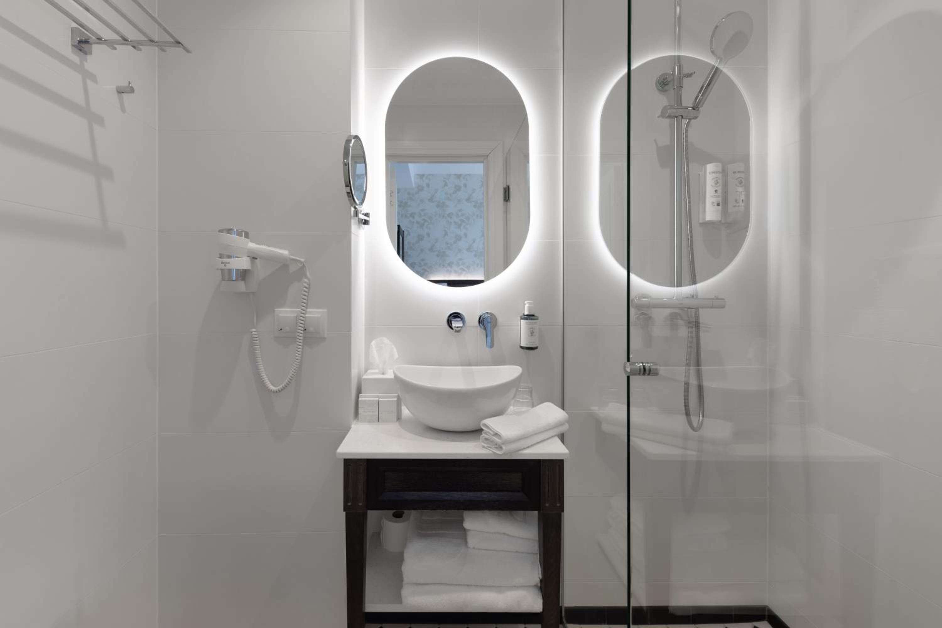 Small Double Room - Photo 4