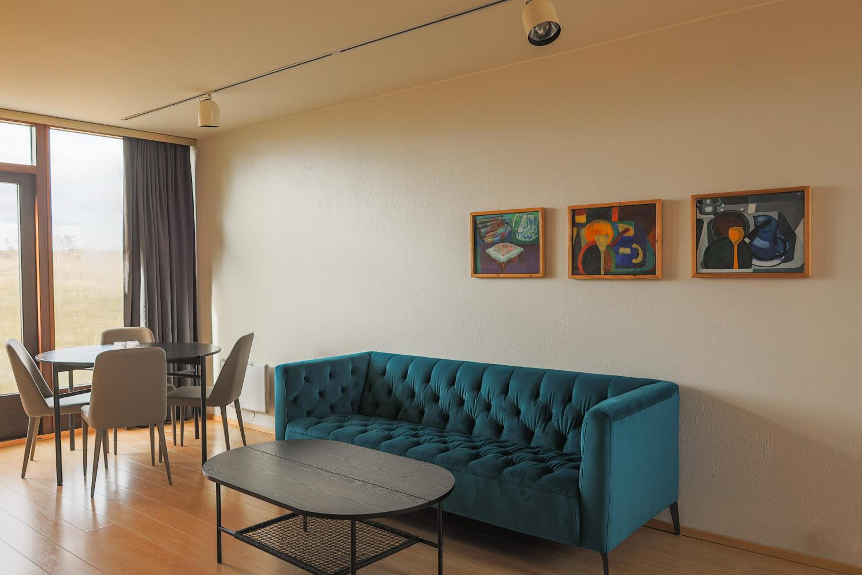 Superior Family Room photo 2