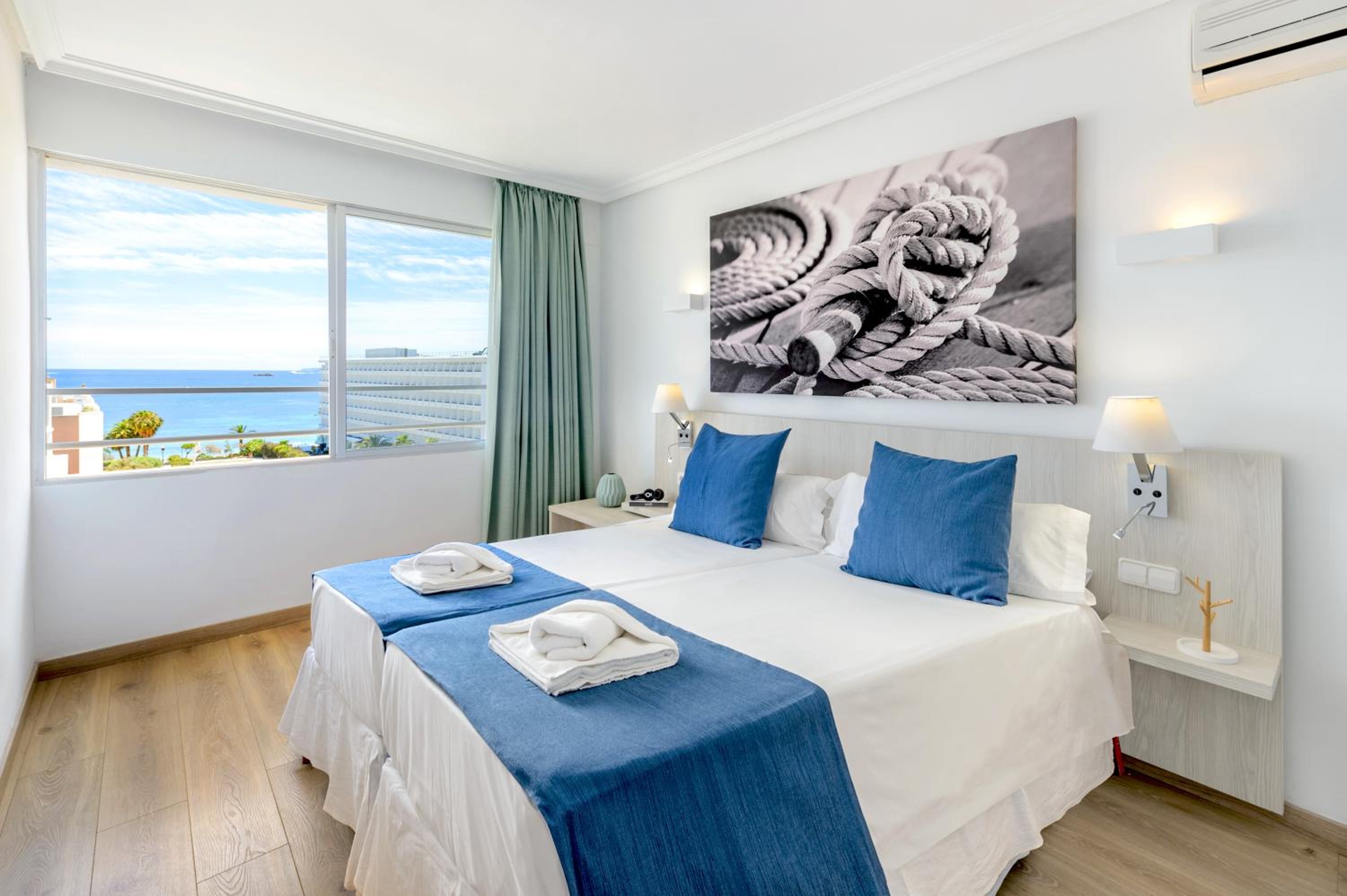 Superior One-Bedroom Apartment with Views