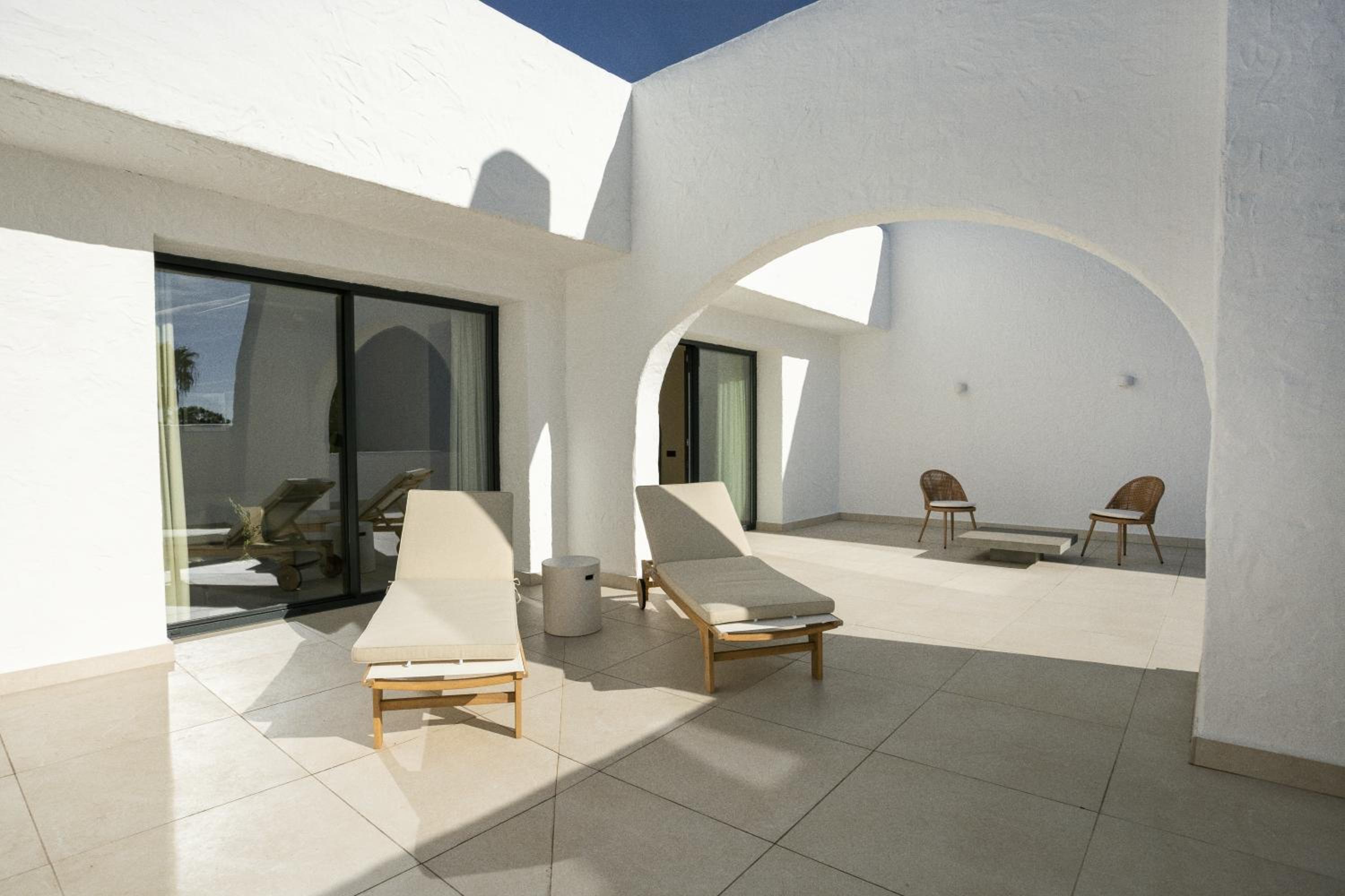 Superior Suite - Photo 15