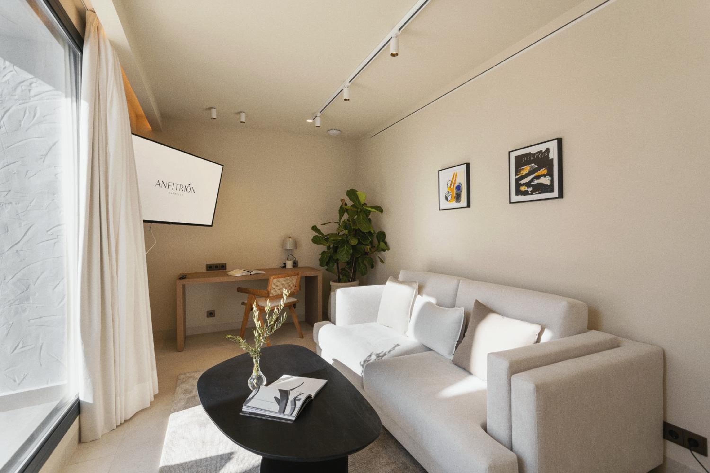 Superior Suite - Photo 18