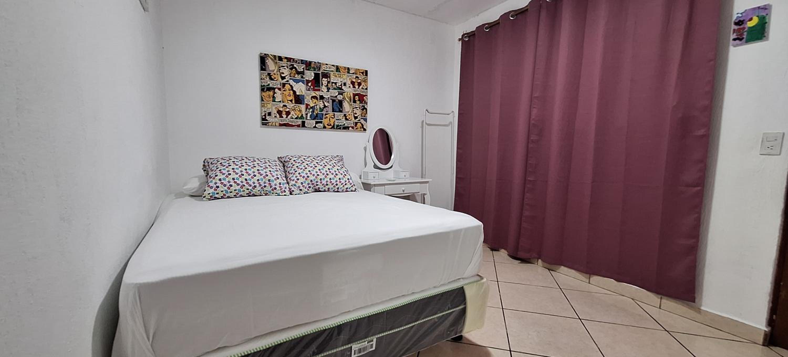 Five-Bedroom House photo 1