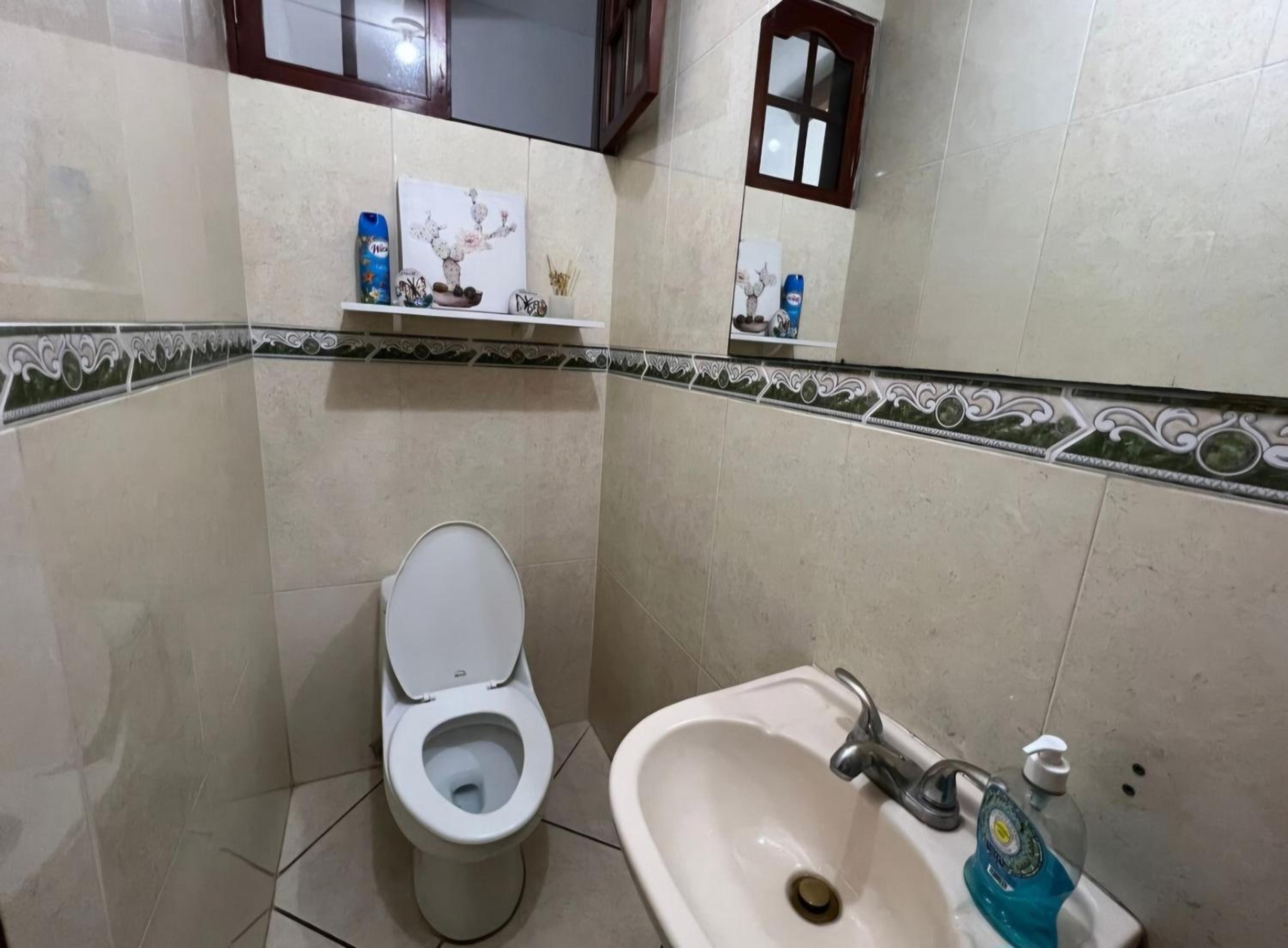 Five-Bedroom House photo 2