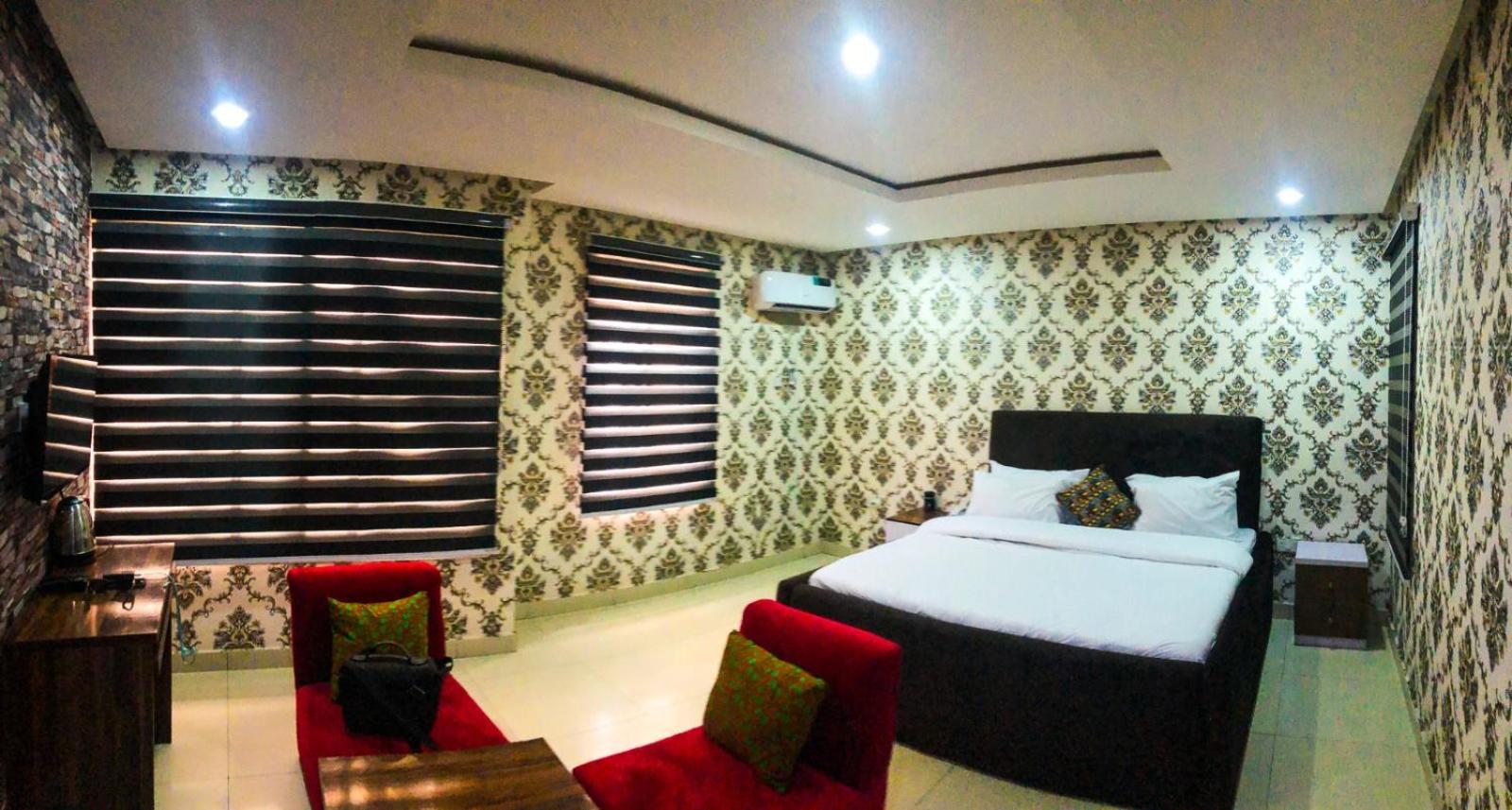 Deluxe King Suite
