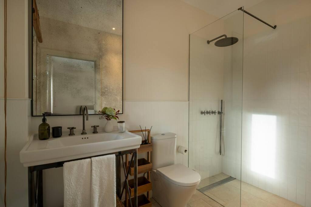 Three-Bedroom House photo 3
