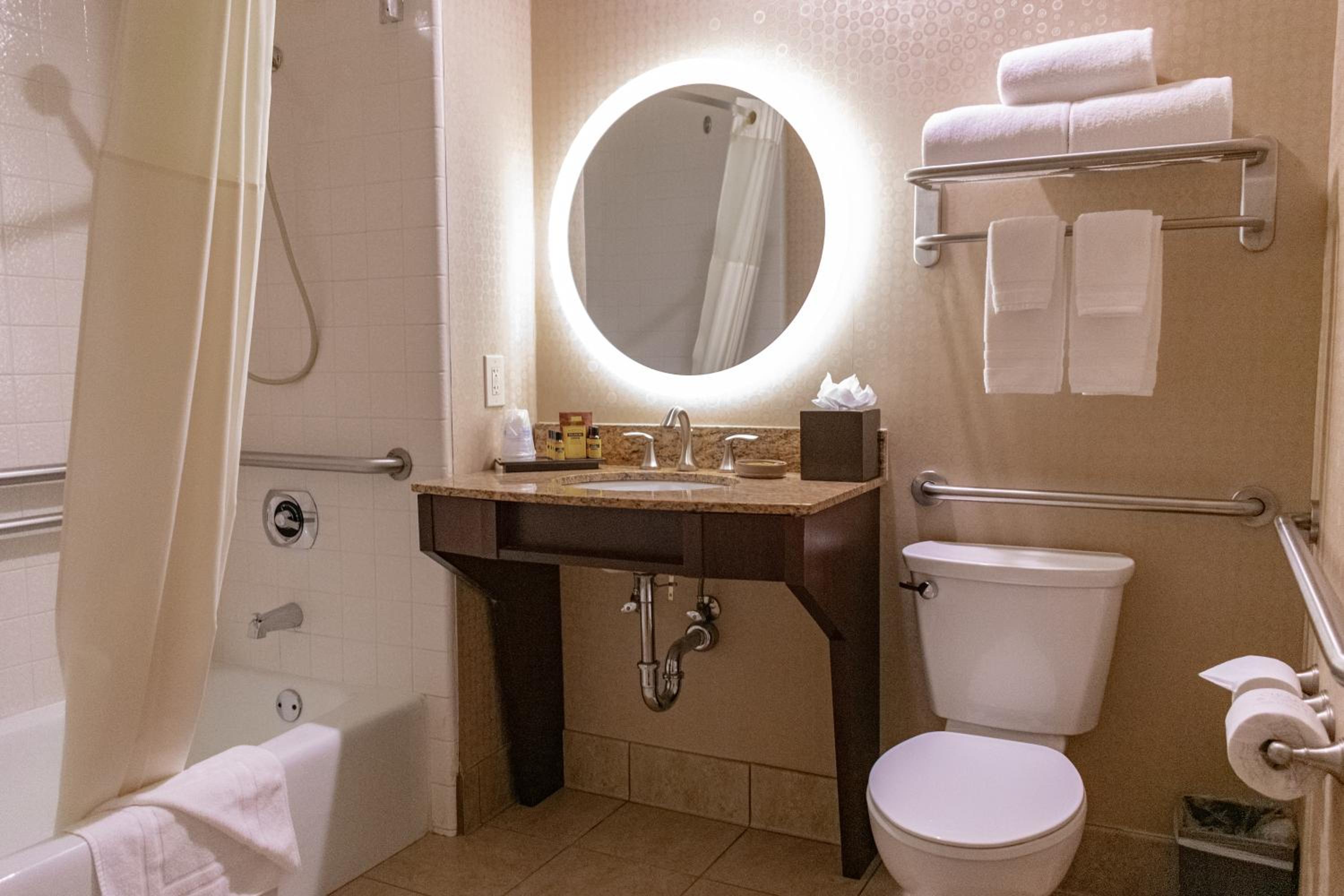 Standard Suite - Disability Access/Non-Smoking - Photo 5