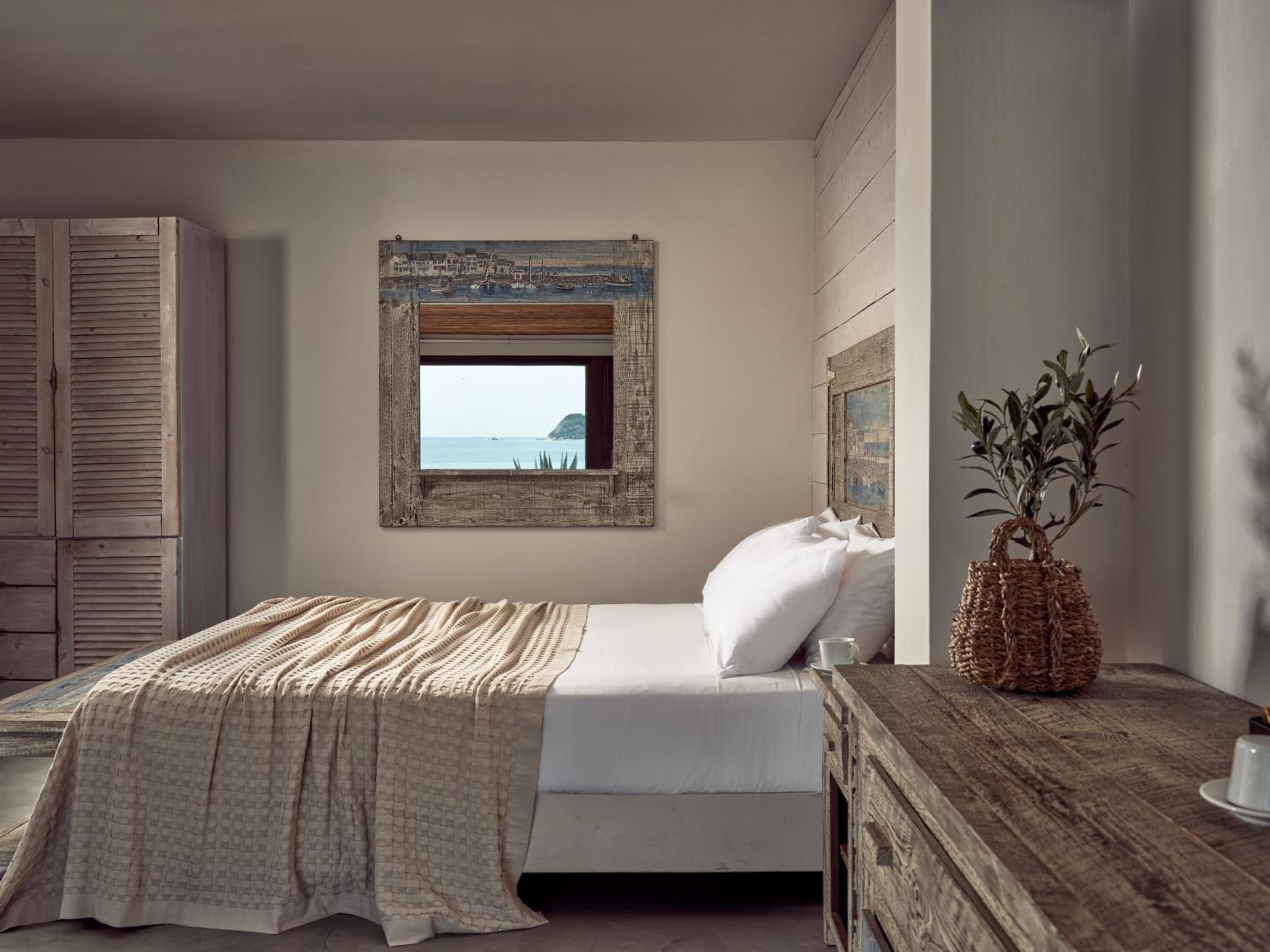  Executive Junior Suite with Sharing Pool & Sea View - Photo 1