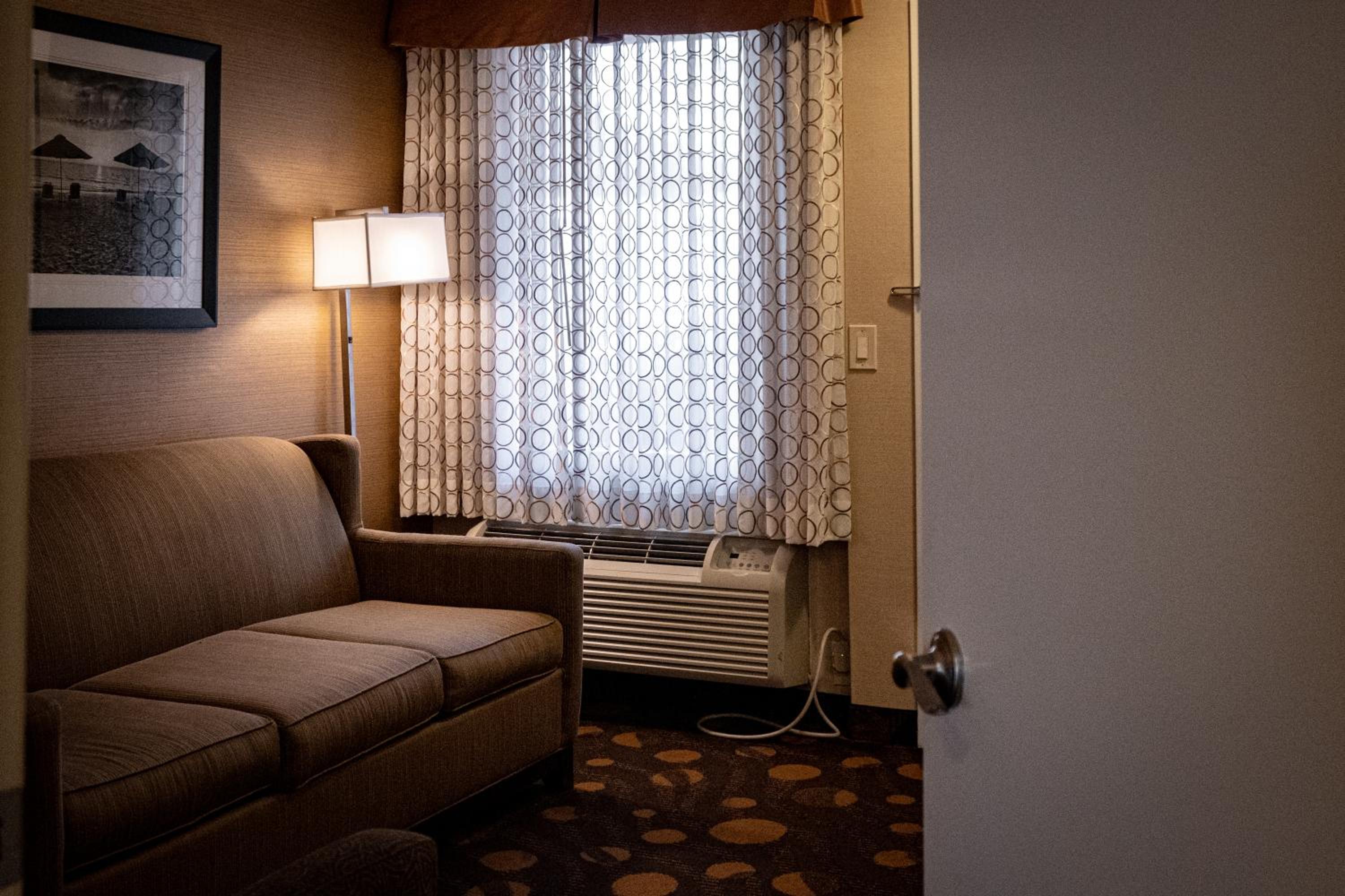 Standard Suite - Disability Access/Non-Smoking - Photo 1