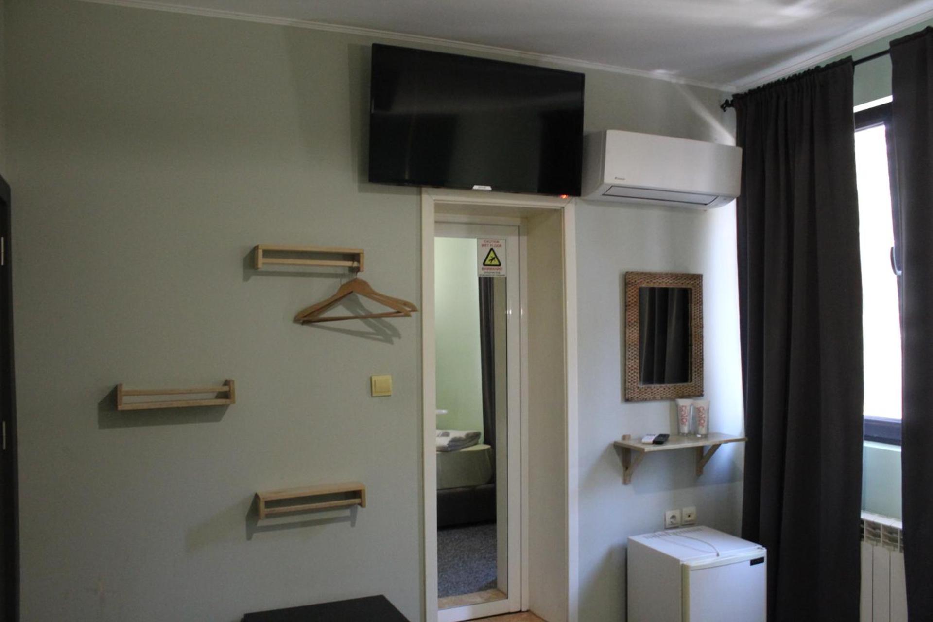 Double Room - Photo 13