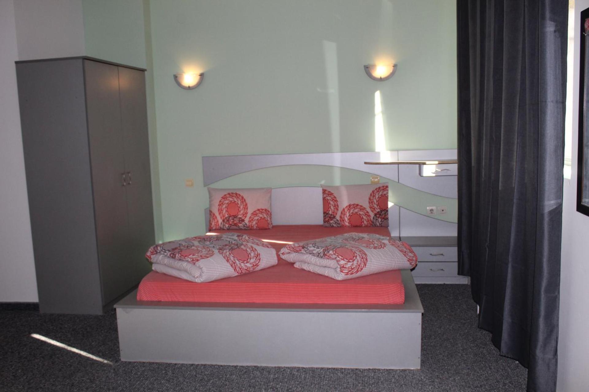 Triple Room with Bath - Photo 4