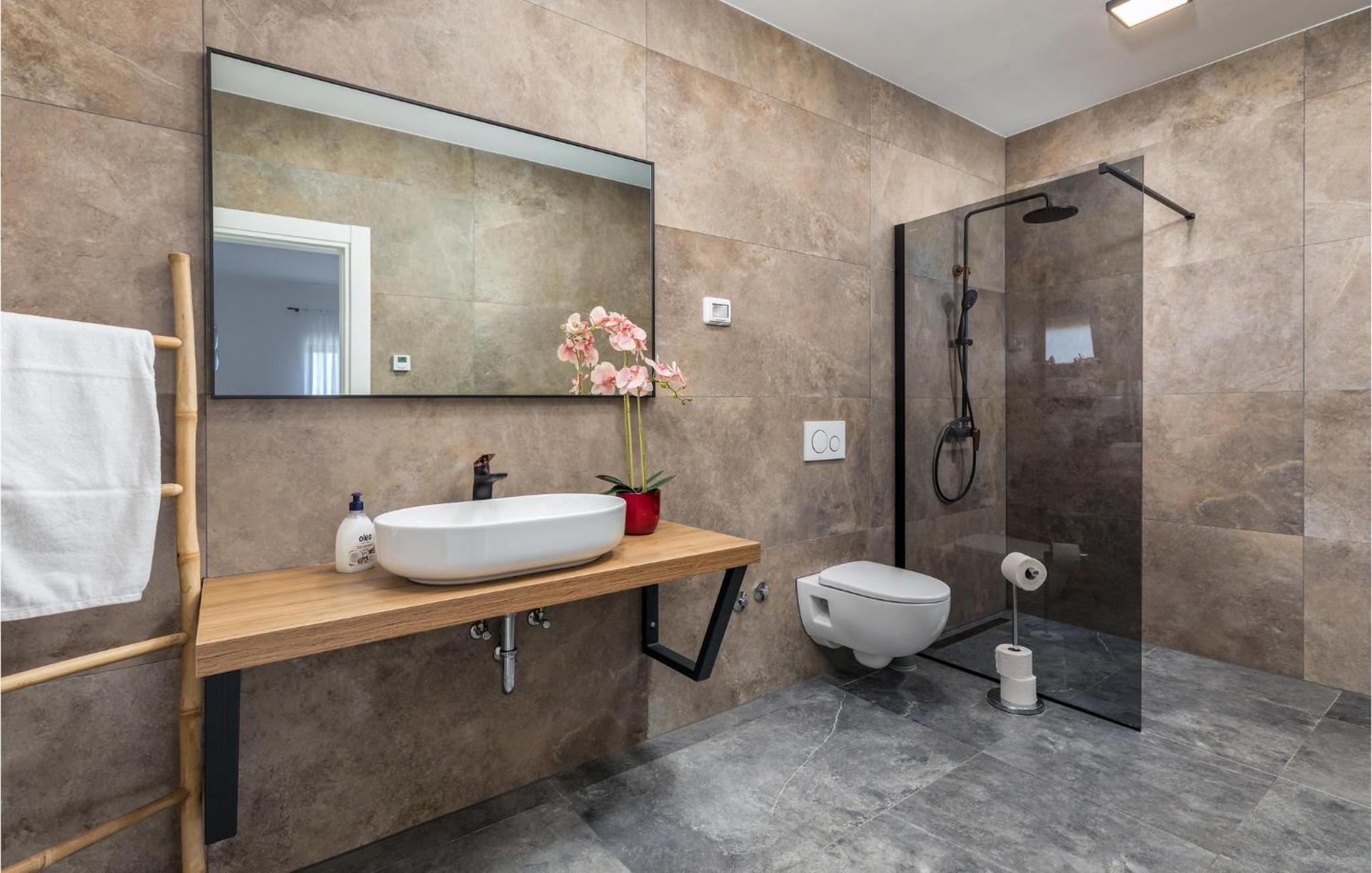 Five-Bedroom Holiday Home photo 3