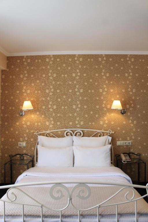 Queen Suite