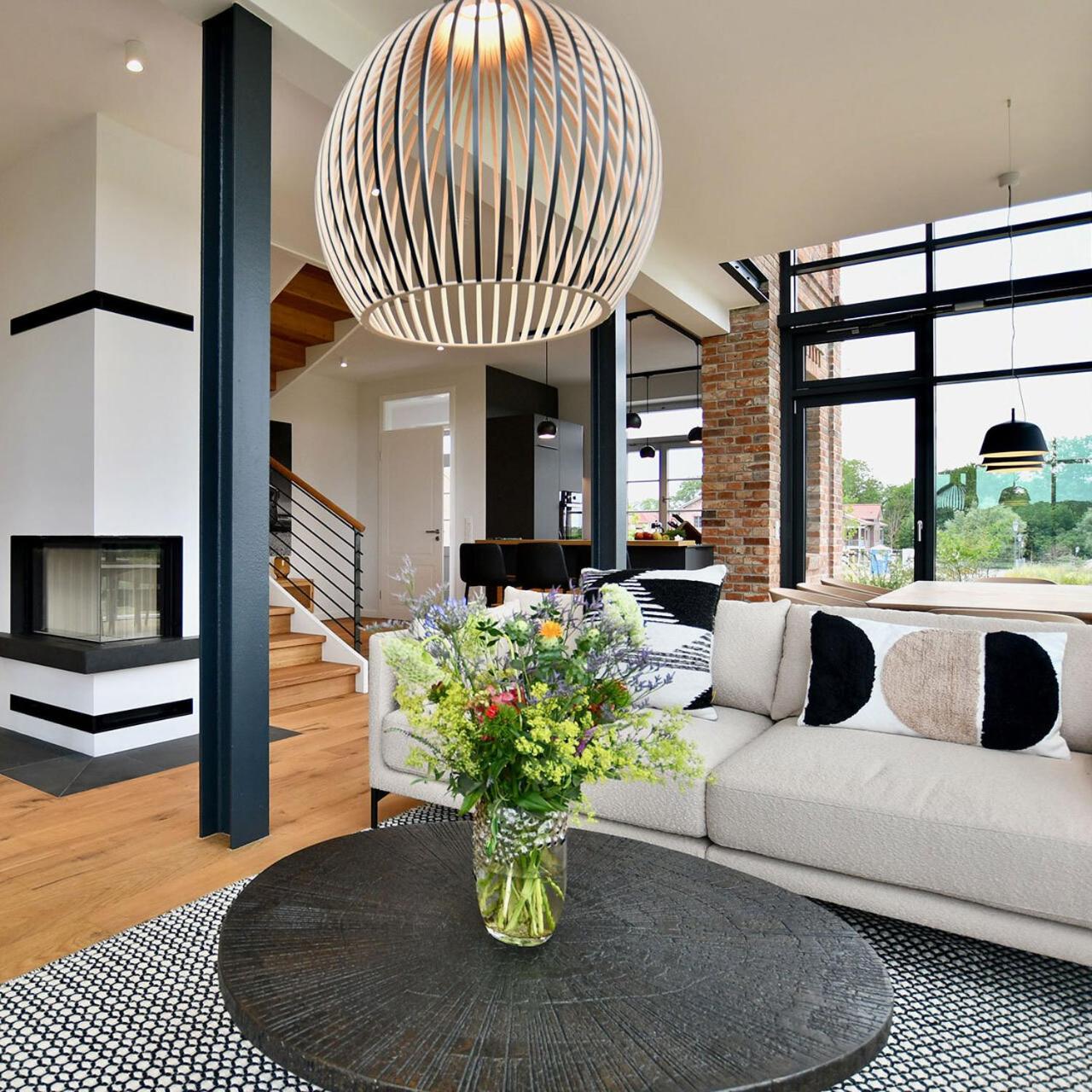 Deluxe Two-Bedroom Apartment with Garden View photo 3