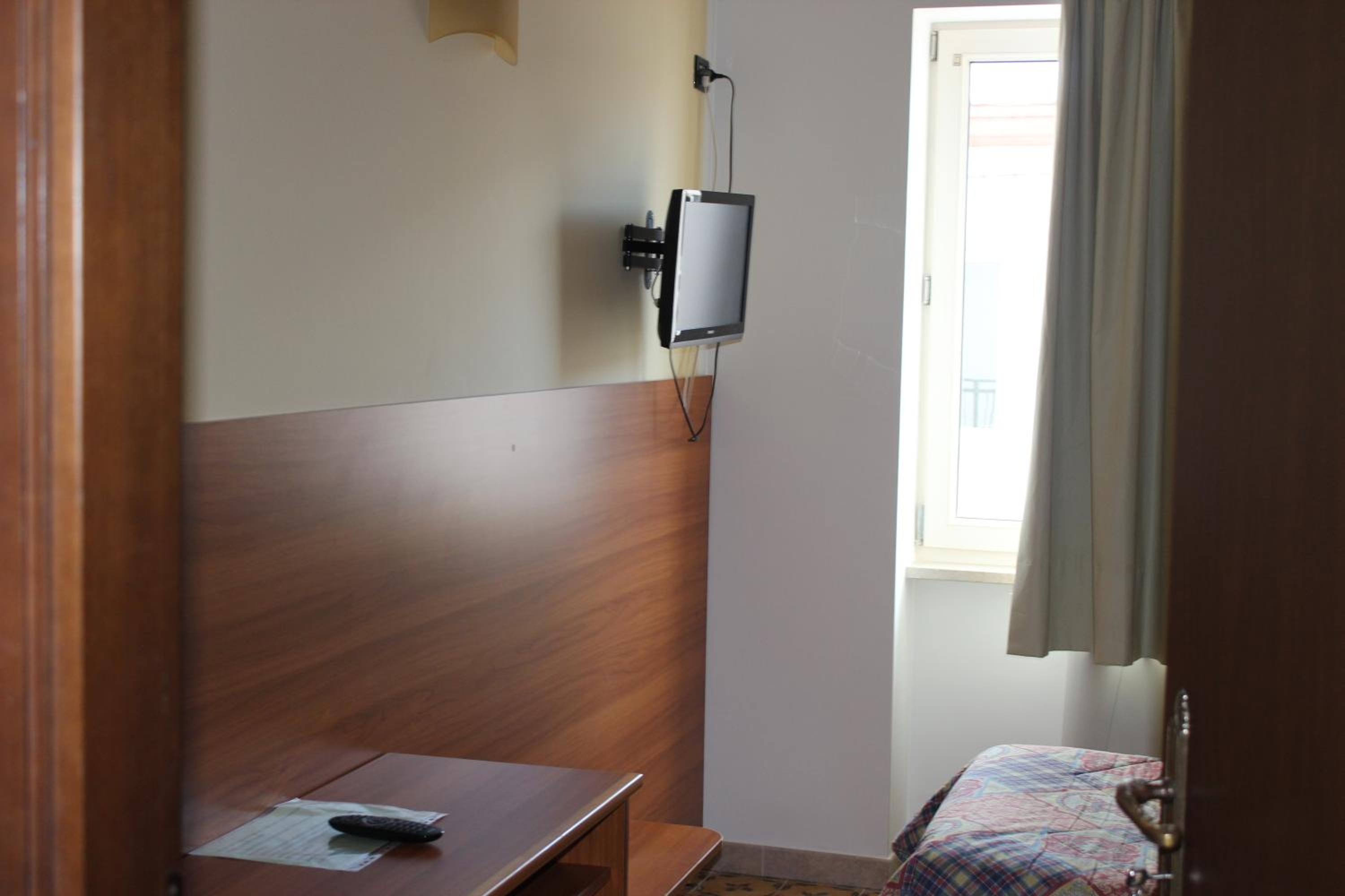 Single Room photo 3
