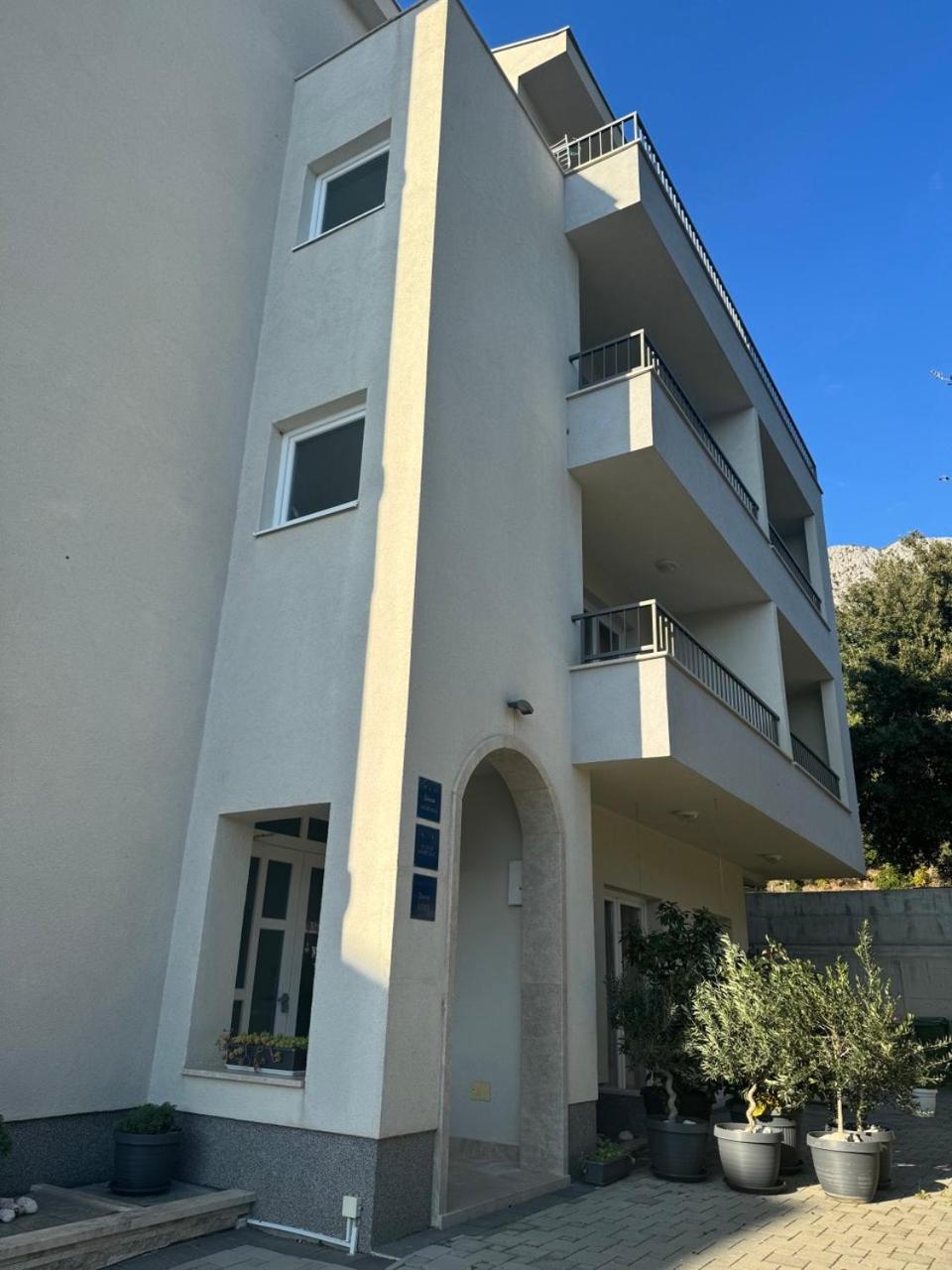 Studio With Balcony photo 3