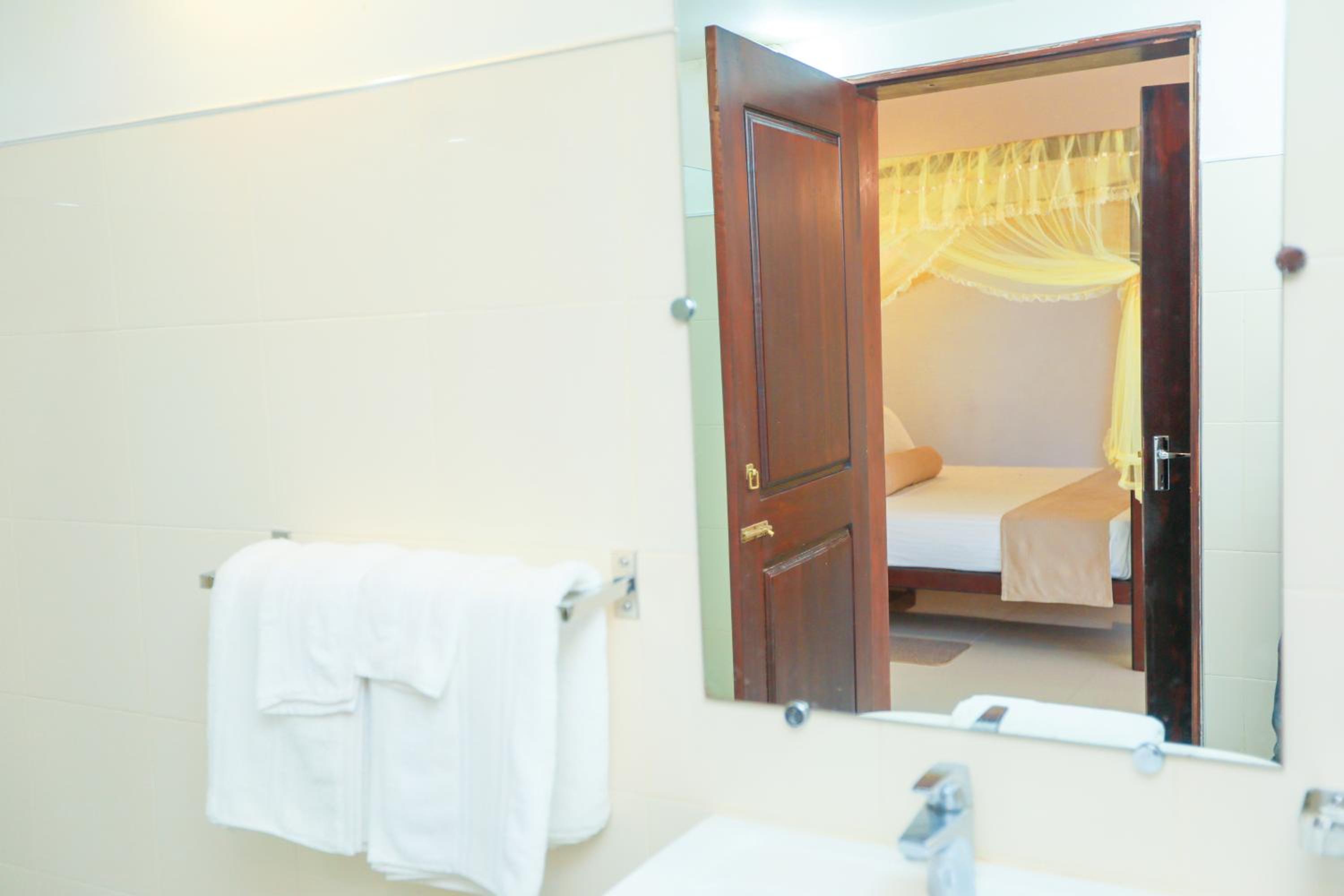 Double Room - Photo 5