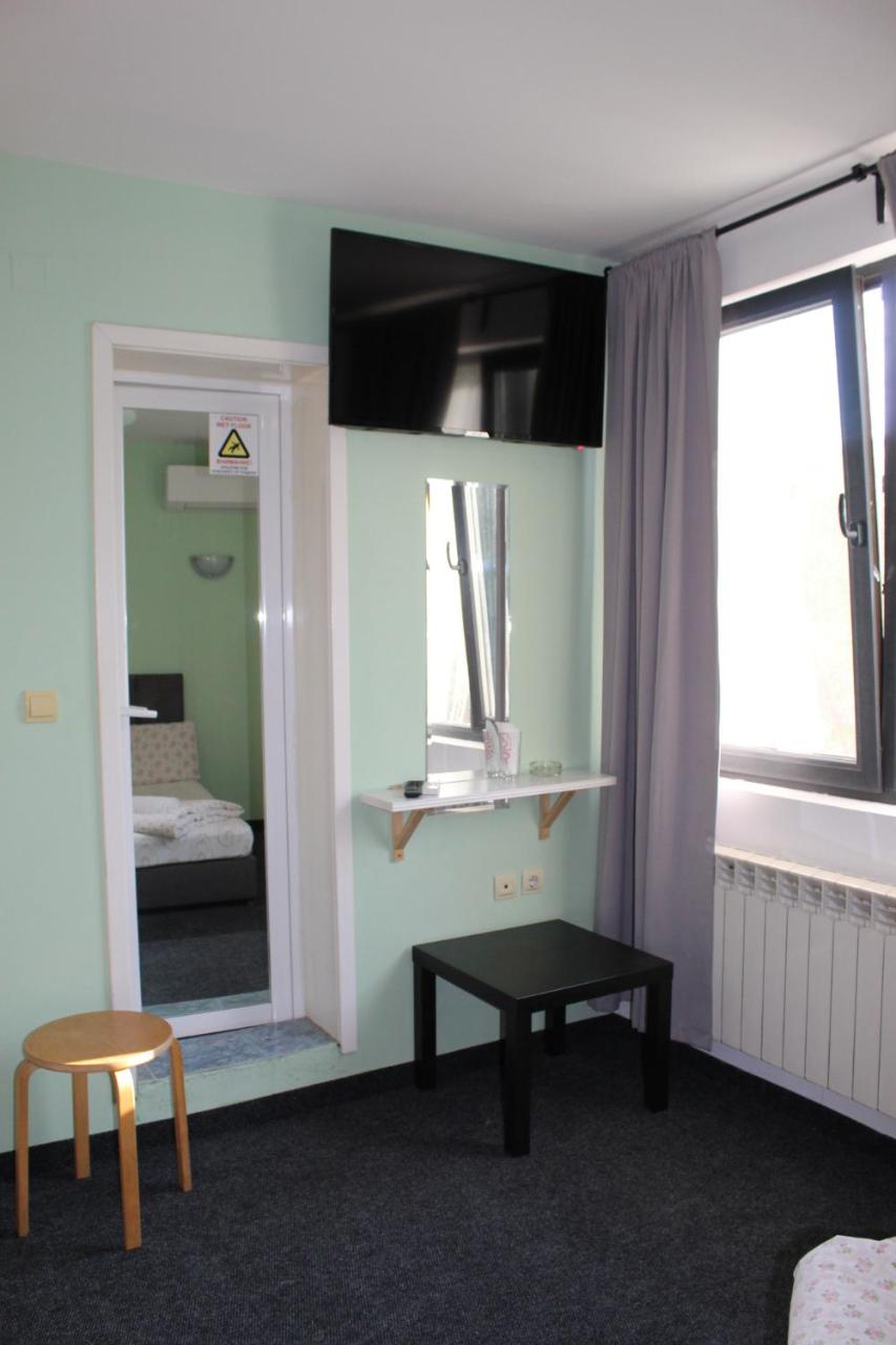 Double Room - Photo 15