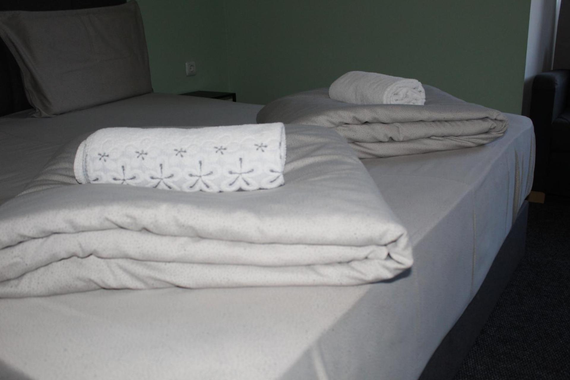 Double Room - Photo 11