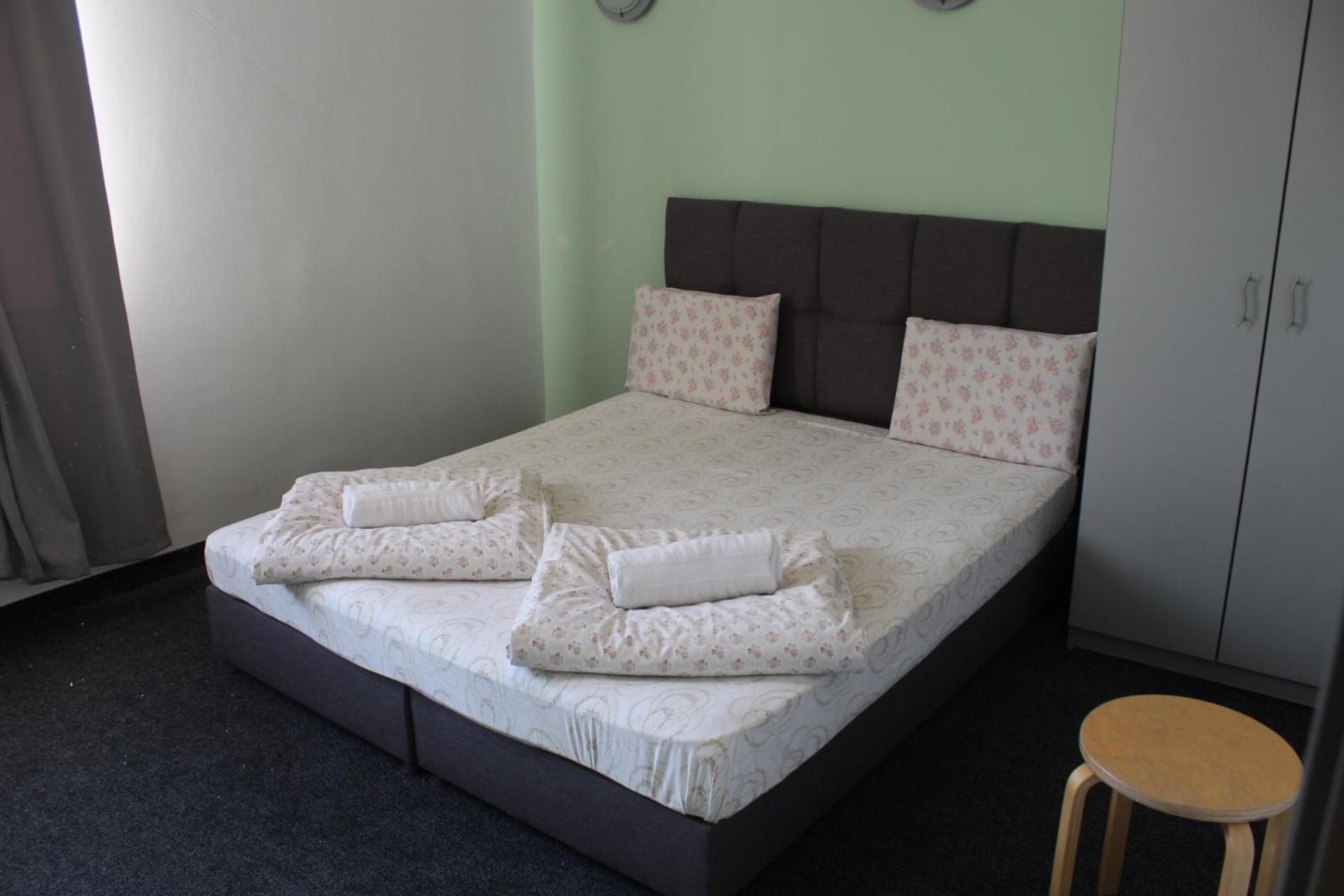 Double Room - Photo 7