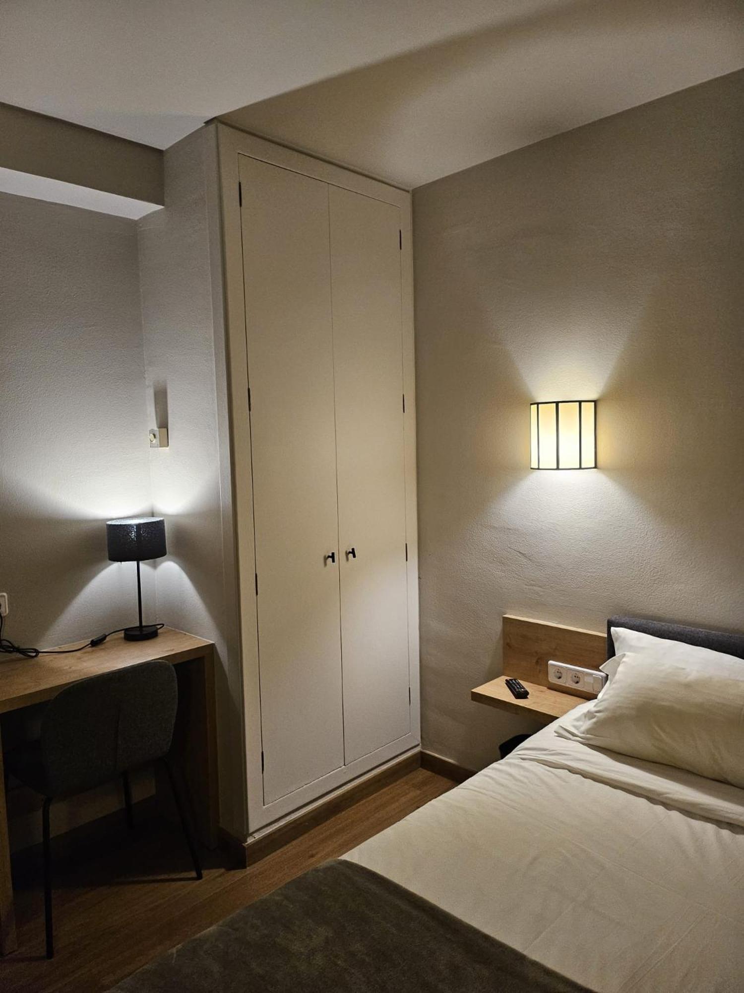 Single Room photo 3