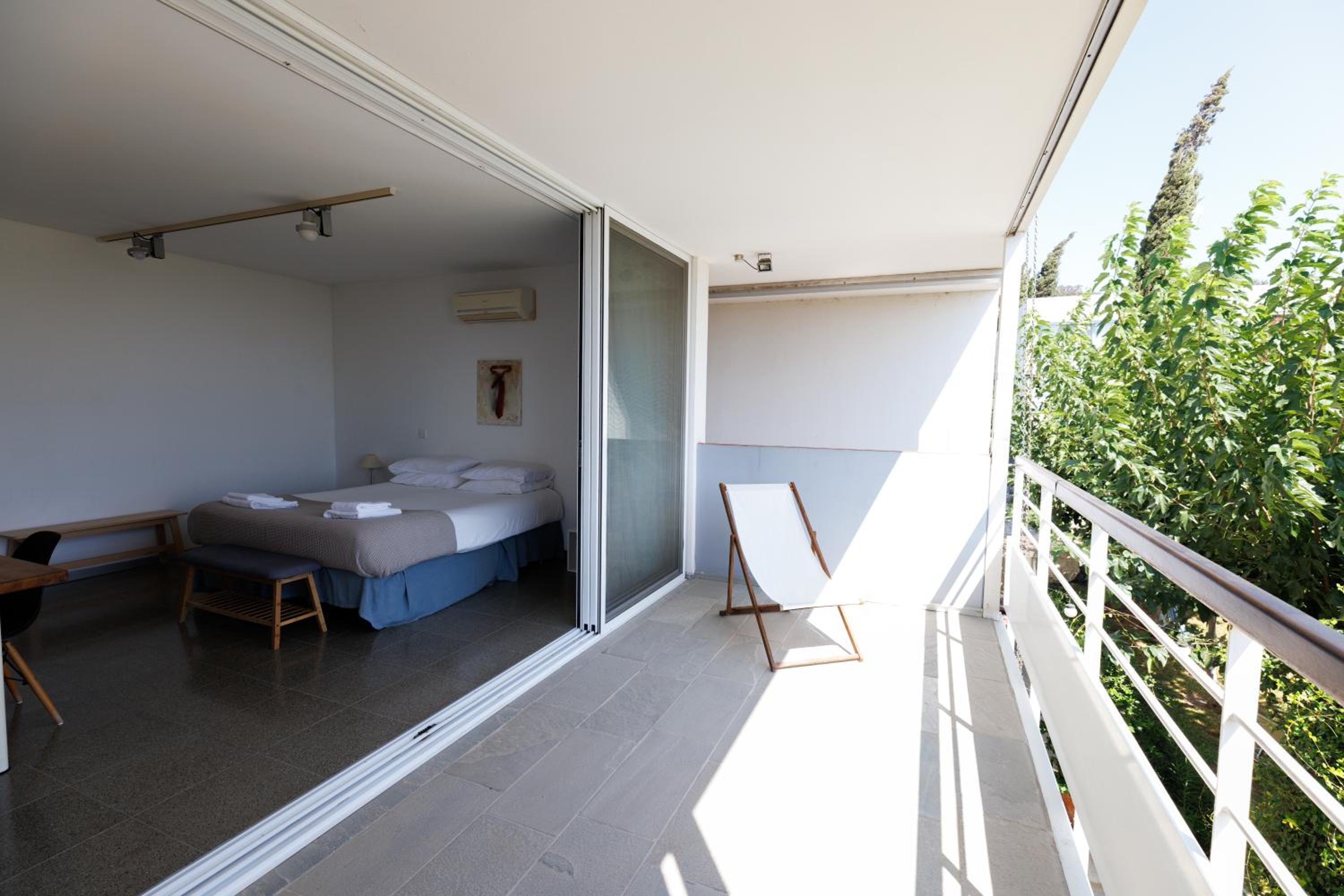 One-Bedroom Apartment - Upper Floor photo 1