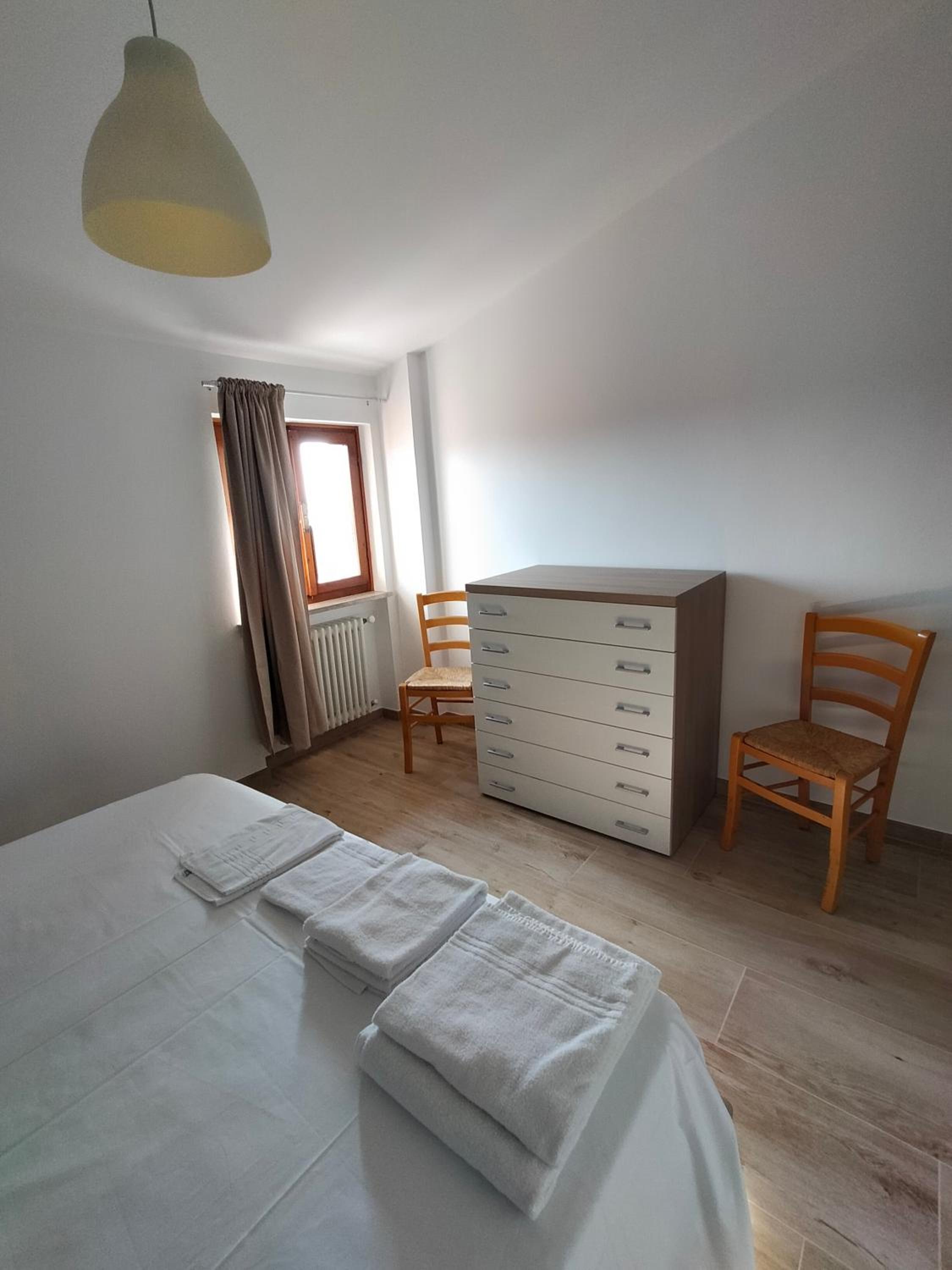 One-Bedroom Apartment with Lake View