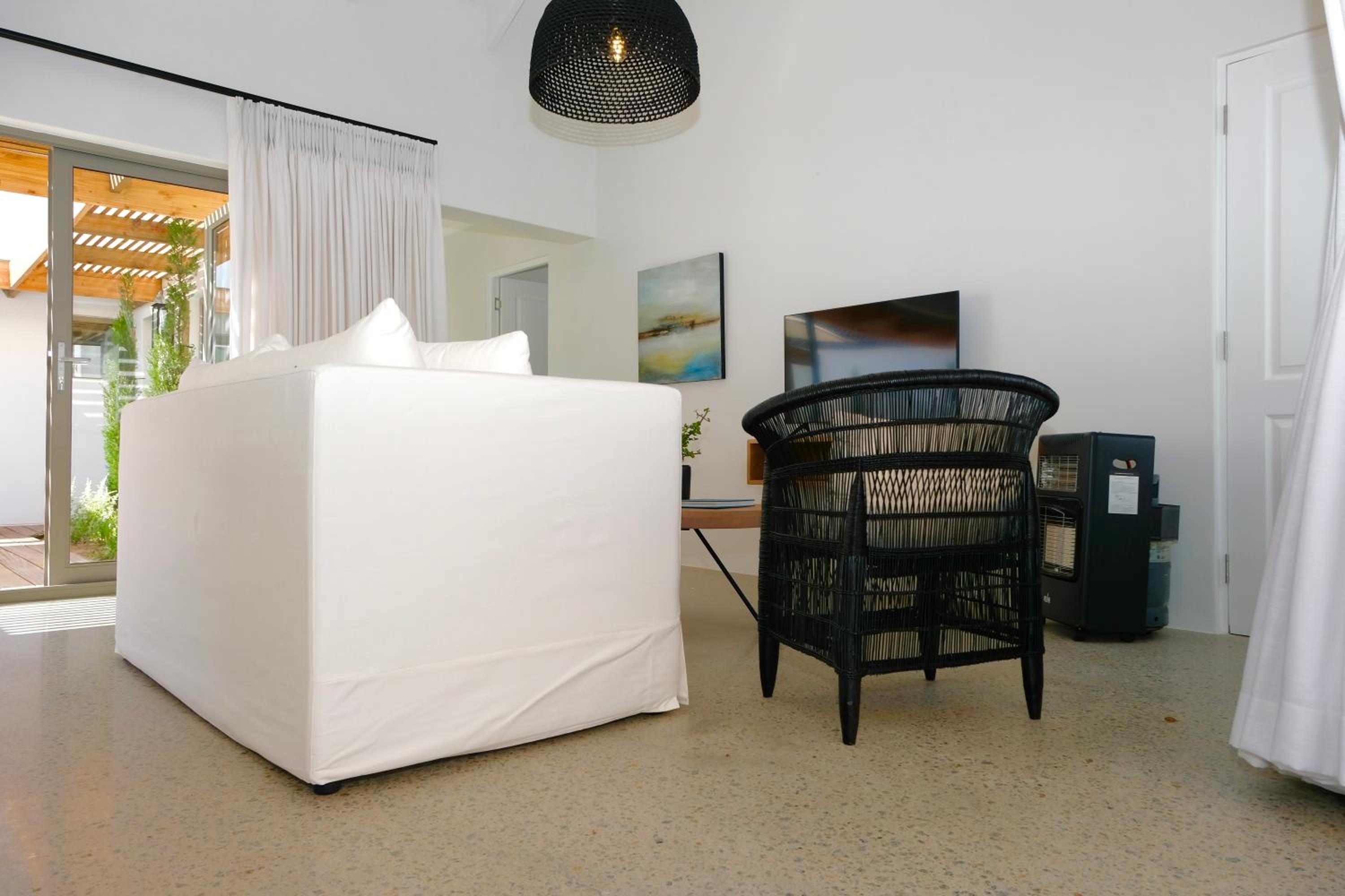 Three-Bedroom Villa photo 3