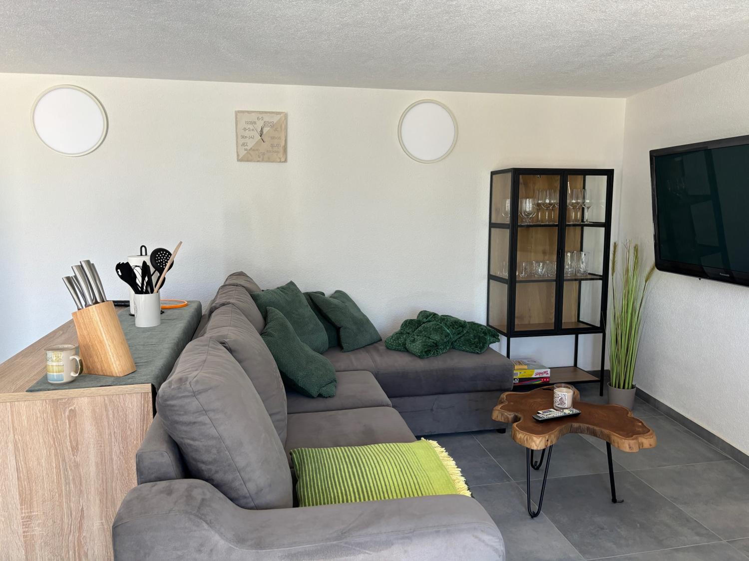 One-Bedroom House photo 1