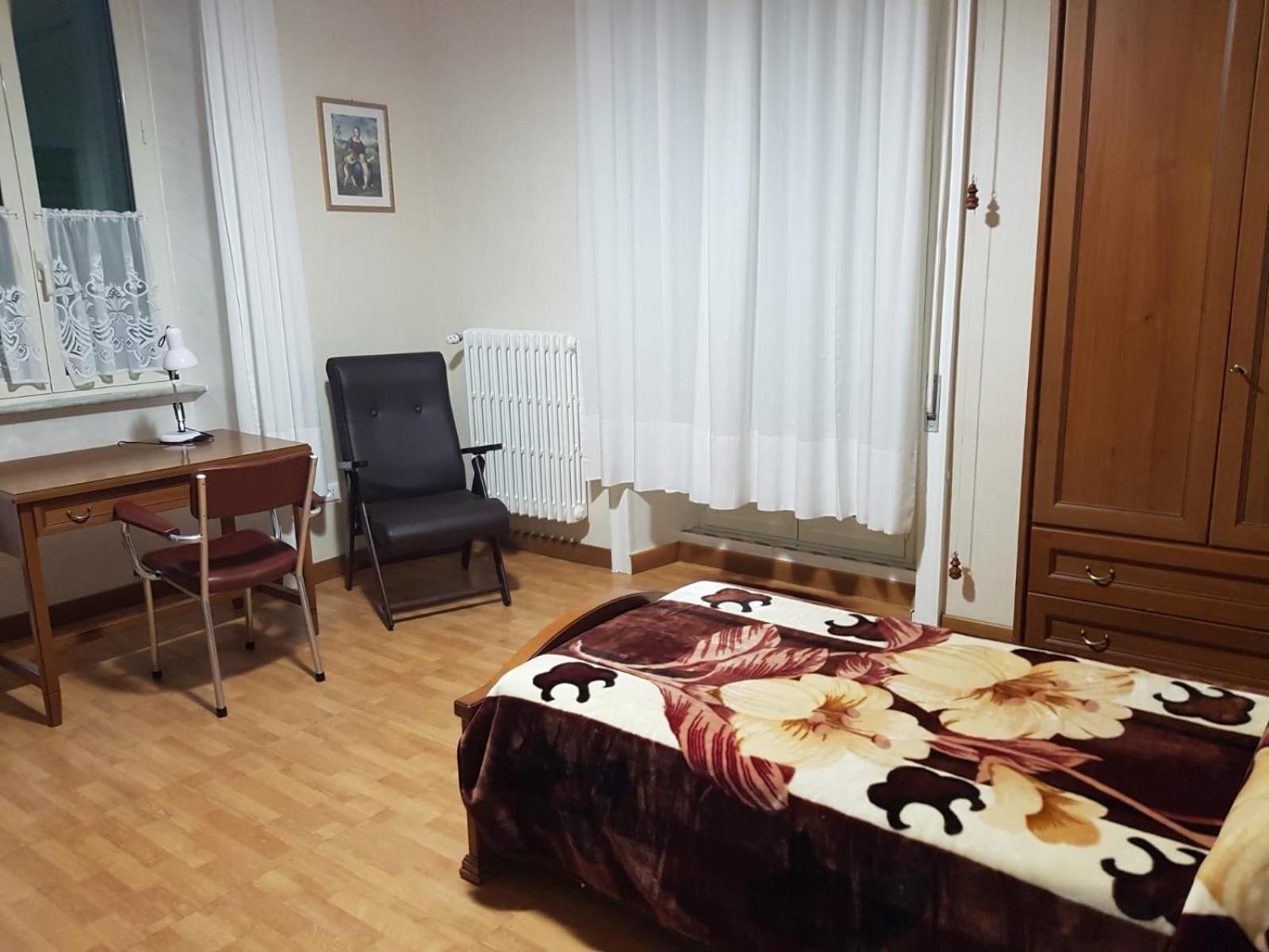 Single Room With Private Bathroom photo 2