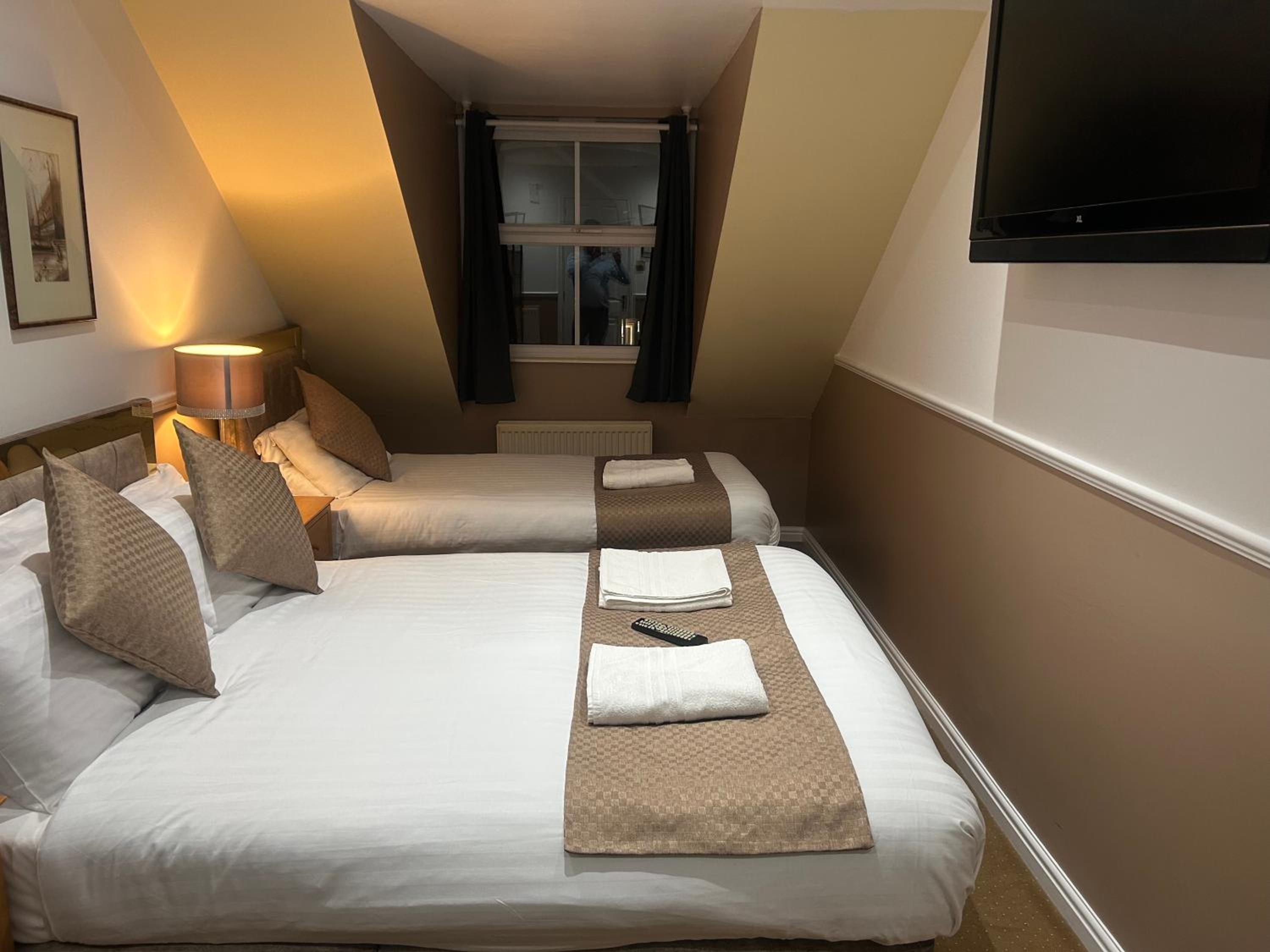 Deluxe Double Or Twin Room photo 2