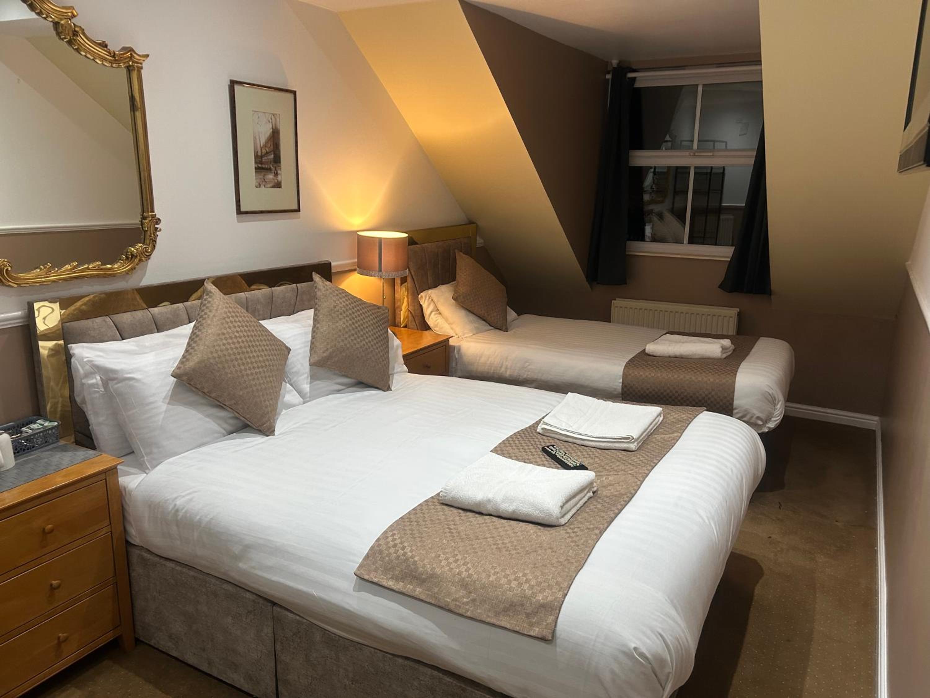 Deluxe Double Or Twin Room photo 3