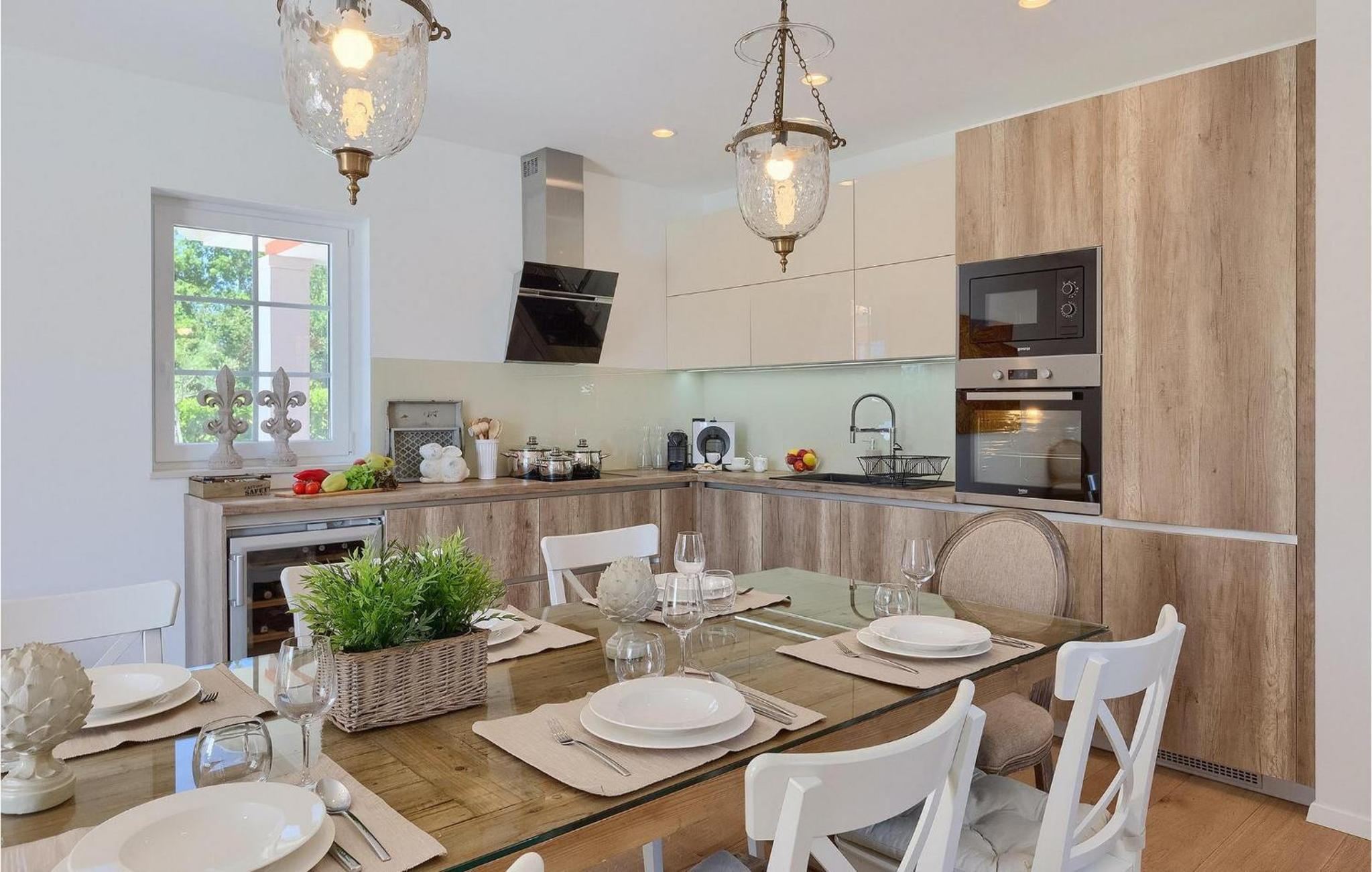 Four-Bedroom Vacation Home photo 3