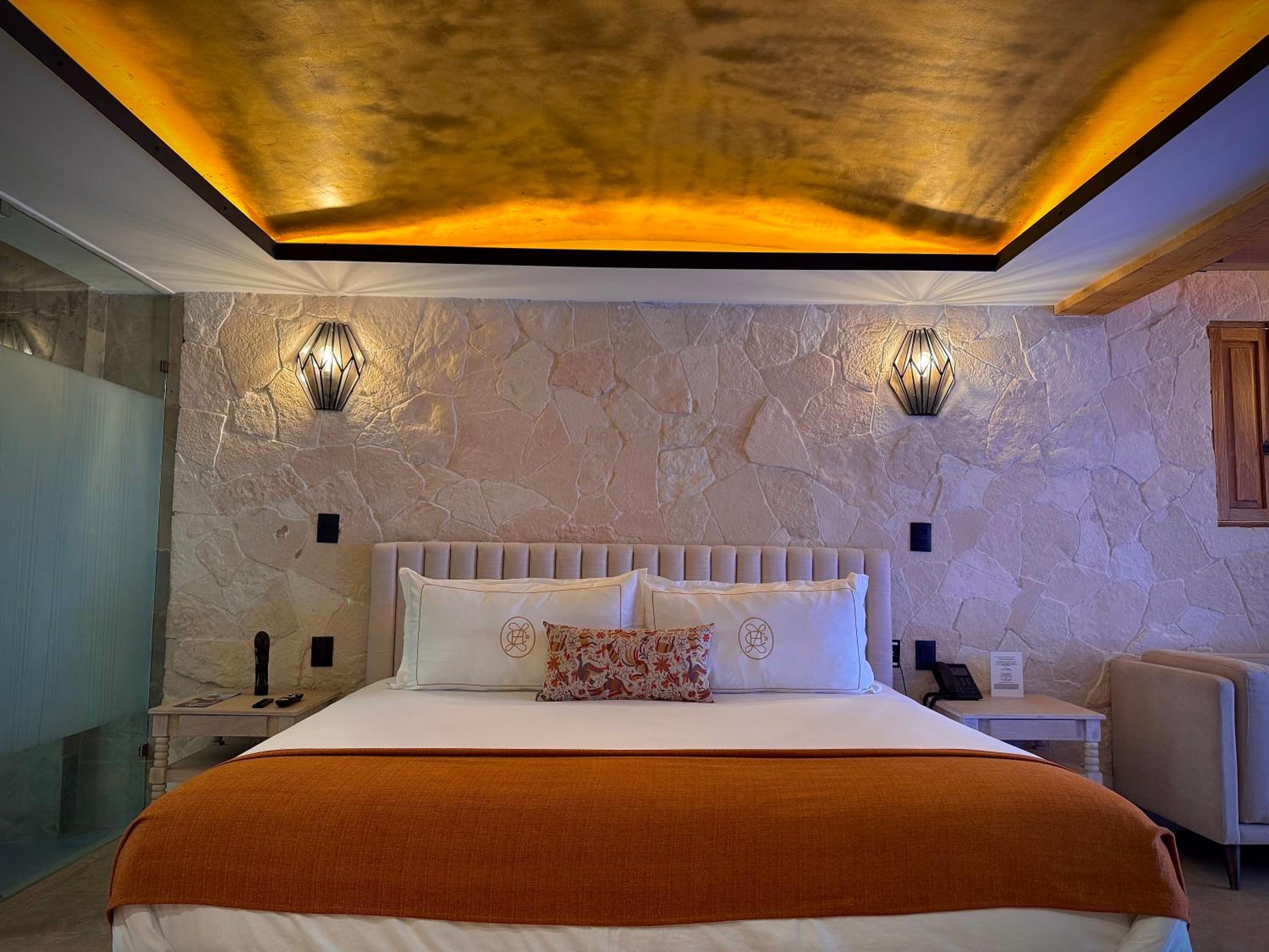 Deluxe King Suite