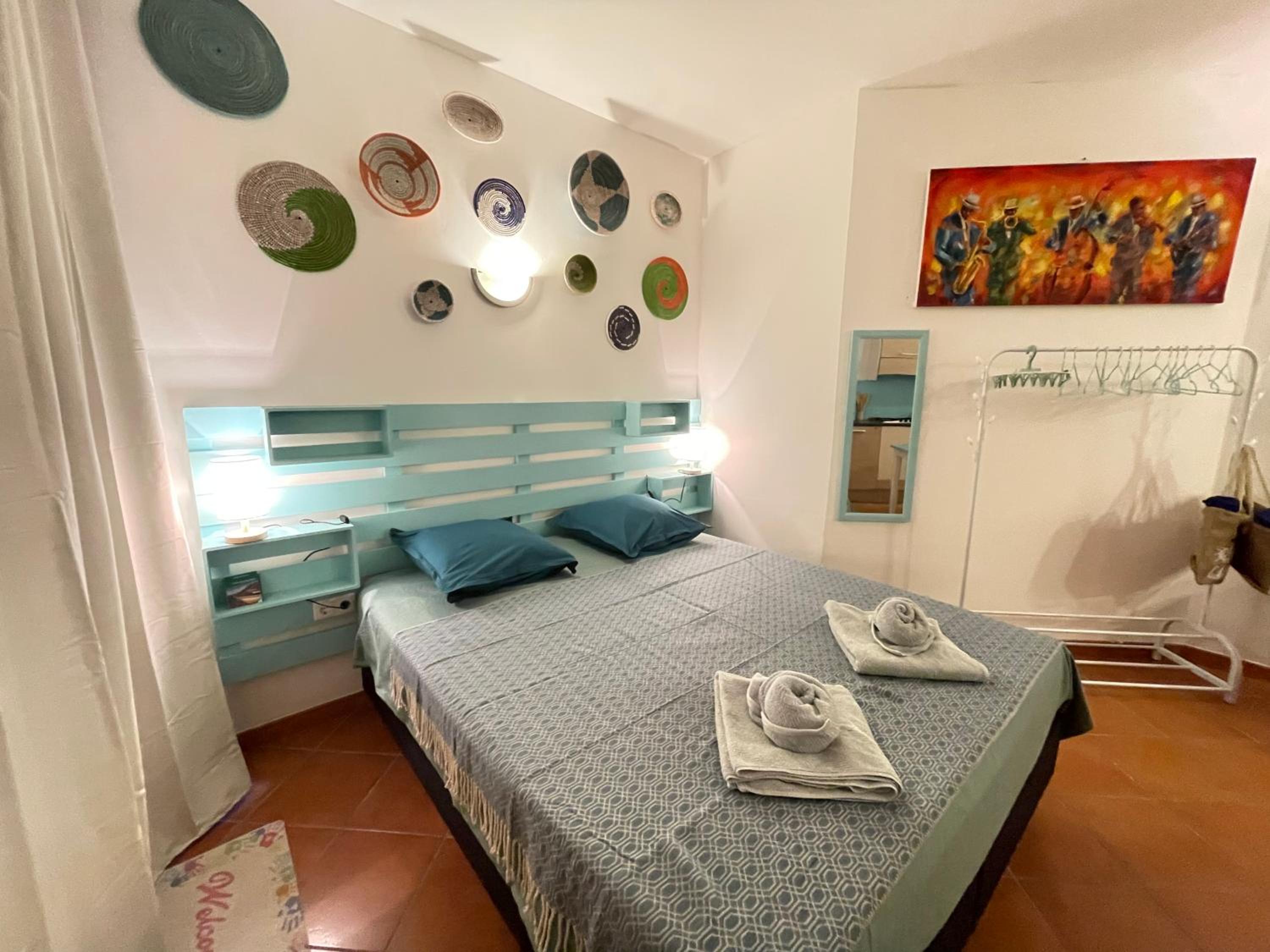One-Bedroom Apartment photo 1